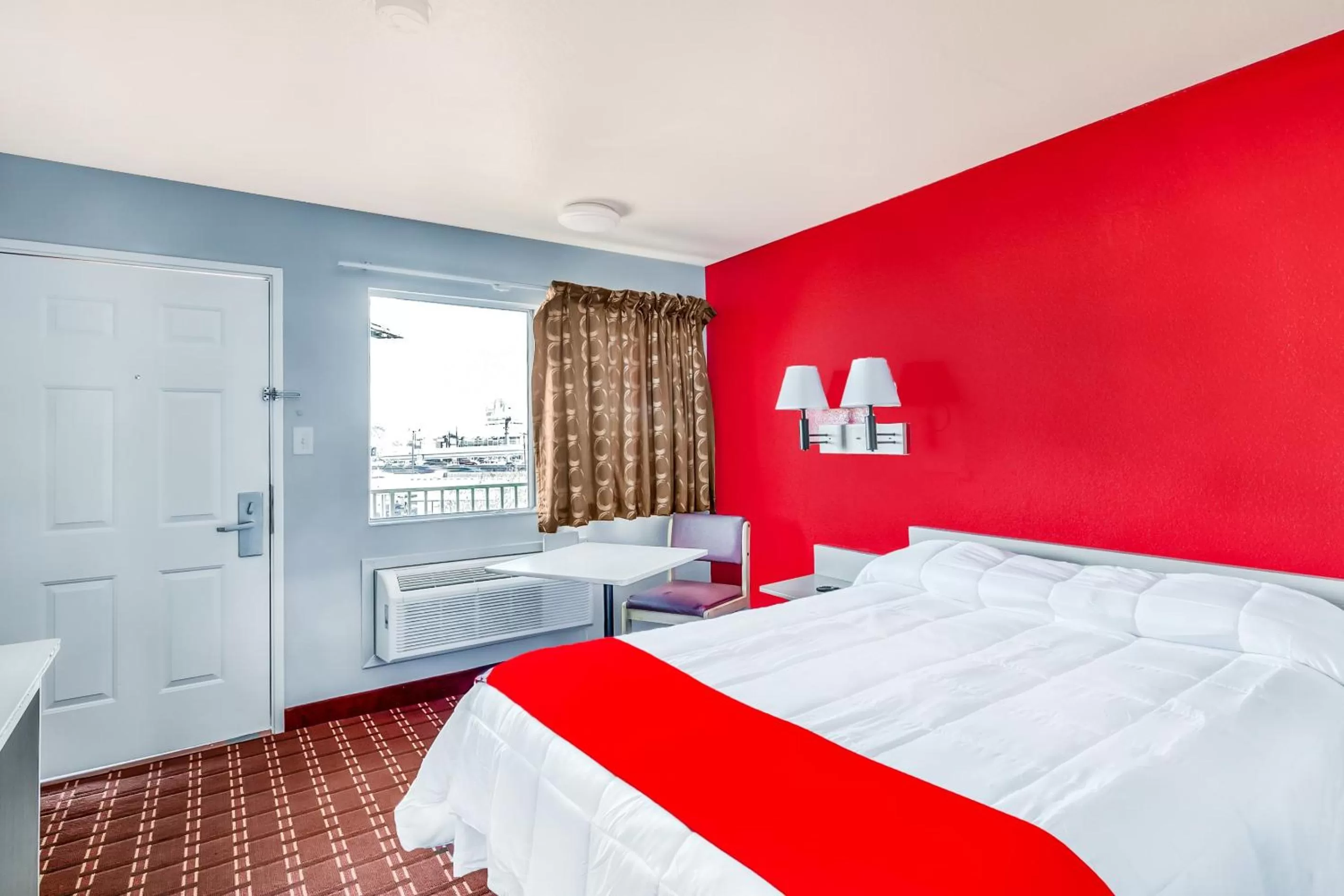 Bedroom, Bed in OYO Hotel Houston Southwest I-69