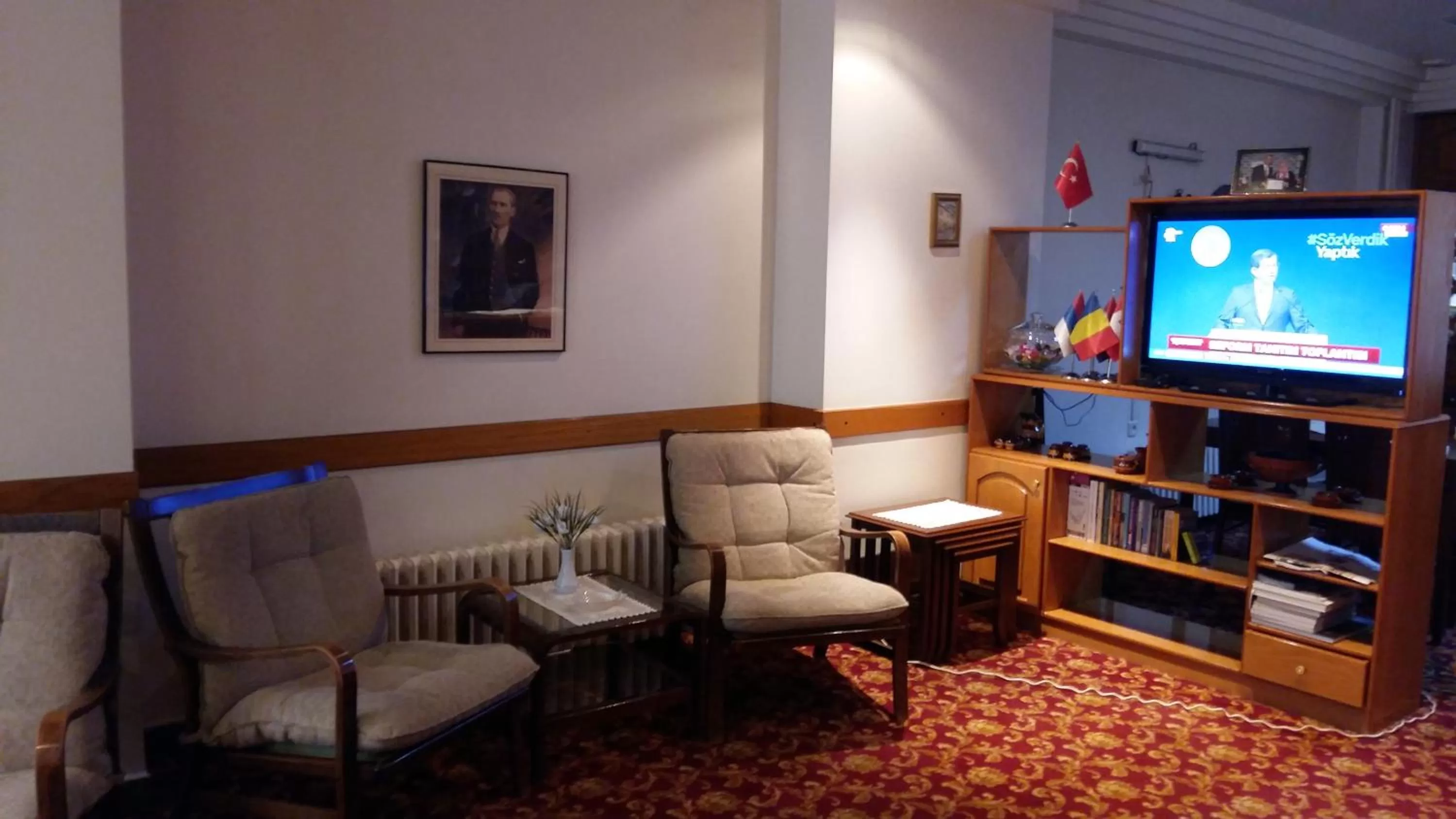 Communal lounge/ TV room in Hotel Cesmeli