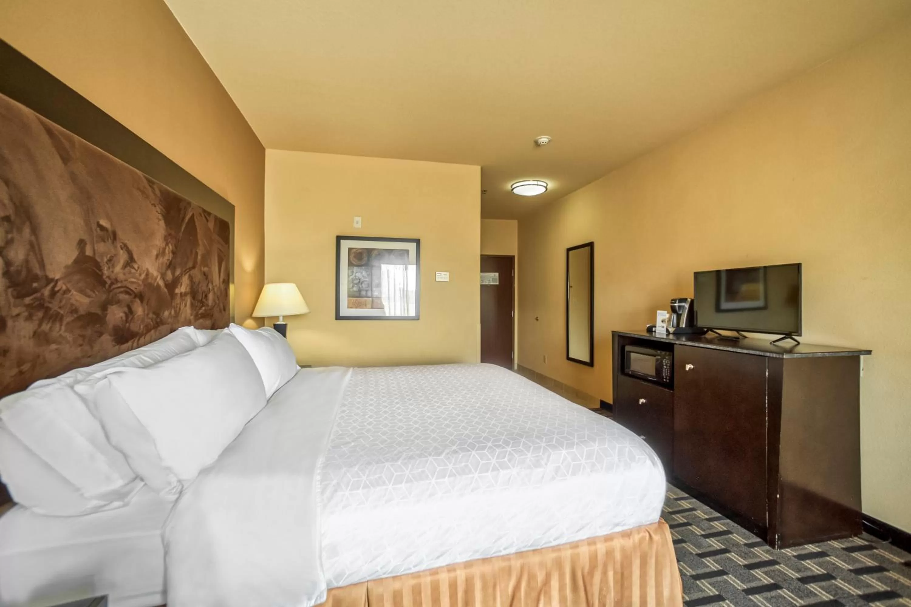Bed in Holiday Inn Express and Suites Beeville by IHG