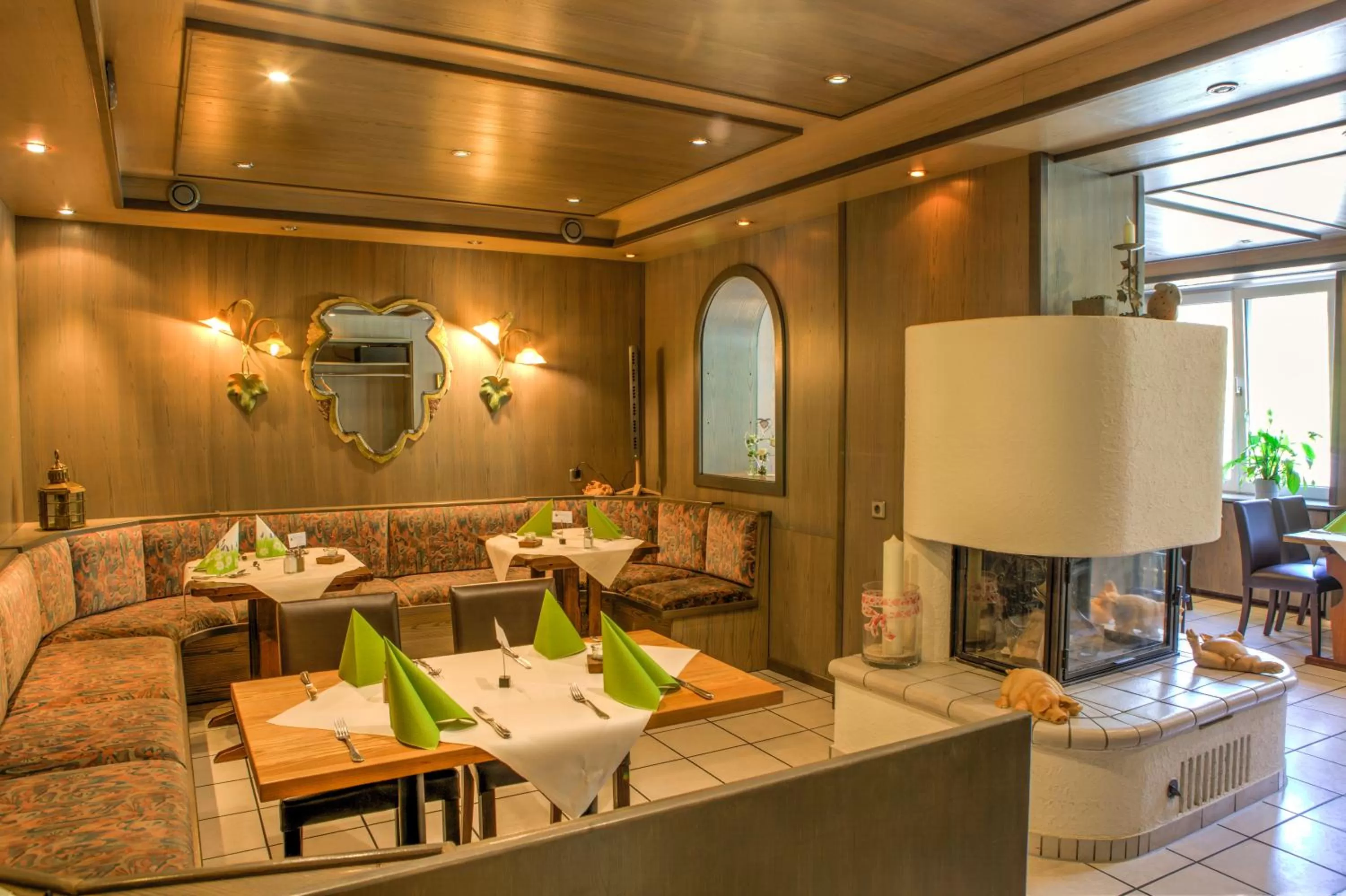 Restaurant/places to eat in Moselromantik Hotel Am Panoramabogen