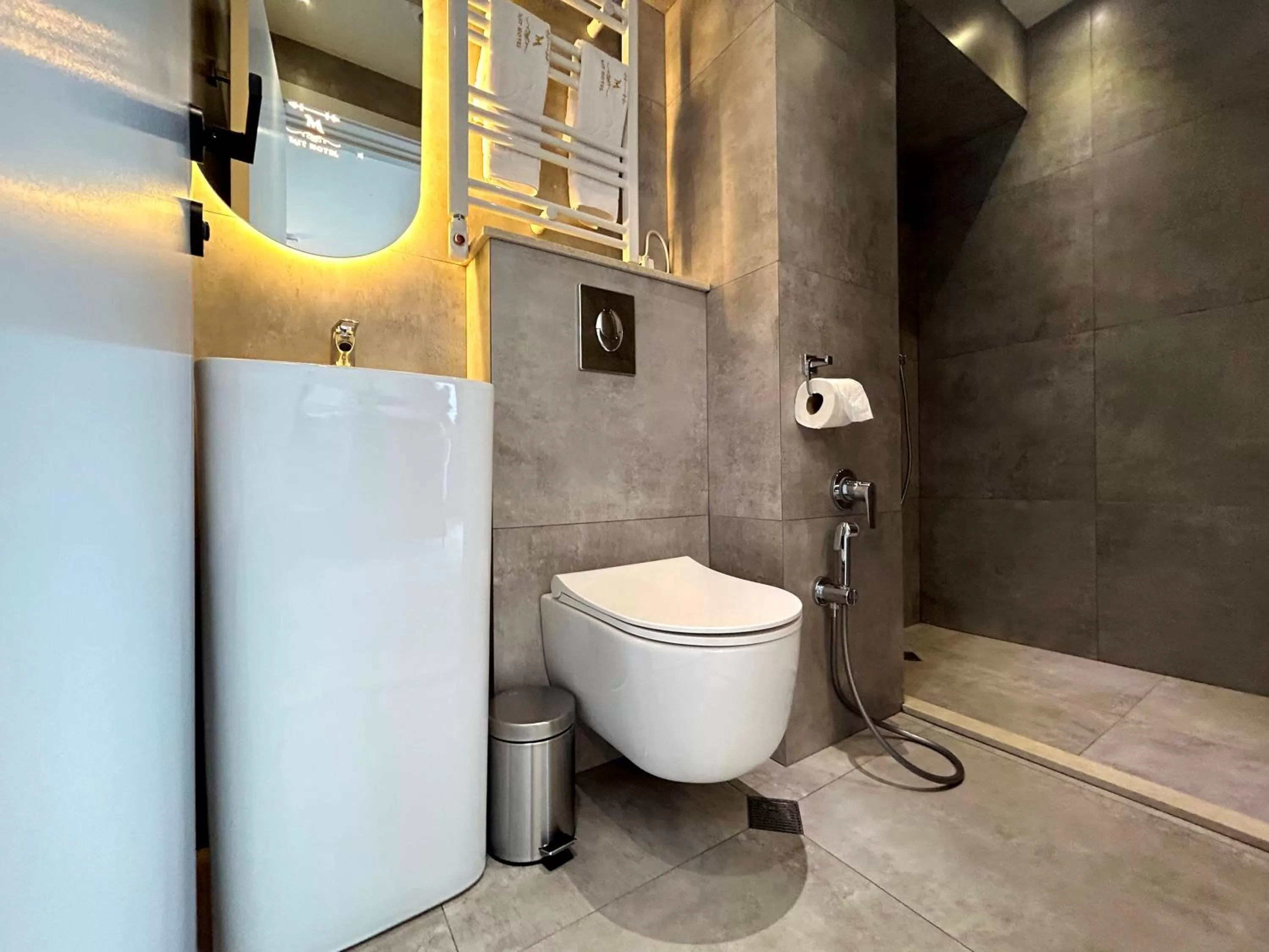 Shower, Bathroom in Mit Hotel Tbilisi