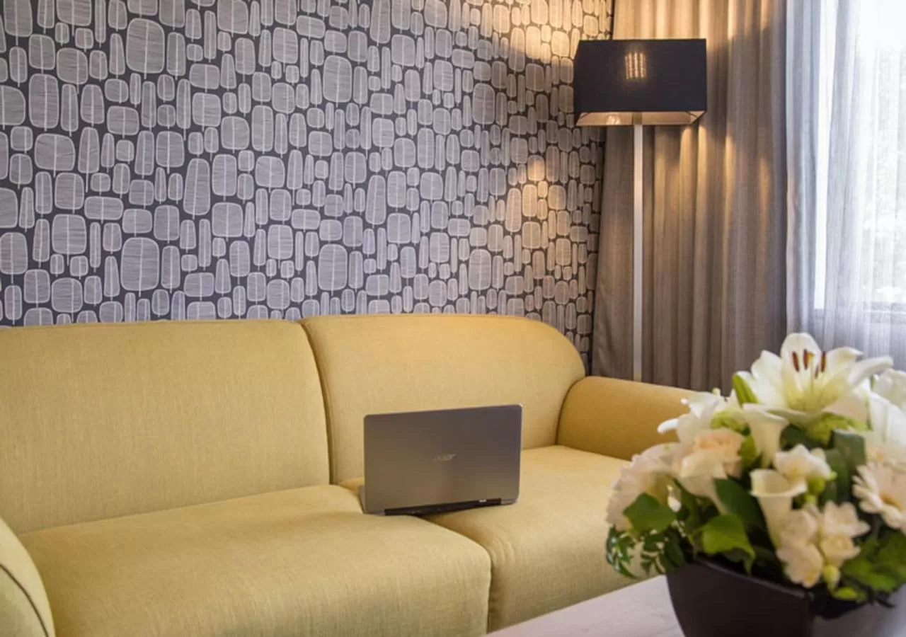 Seating area in Sudima Hotel Christchurch Airport