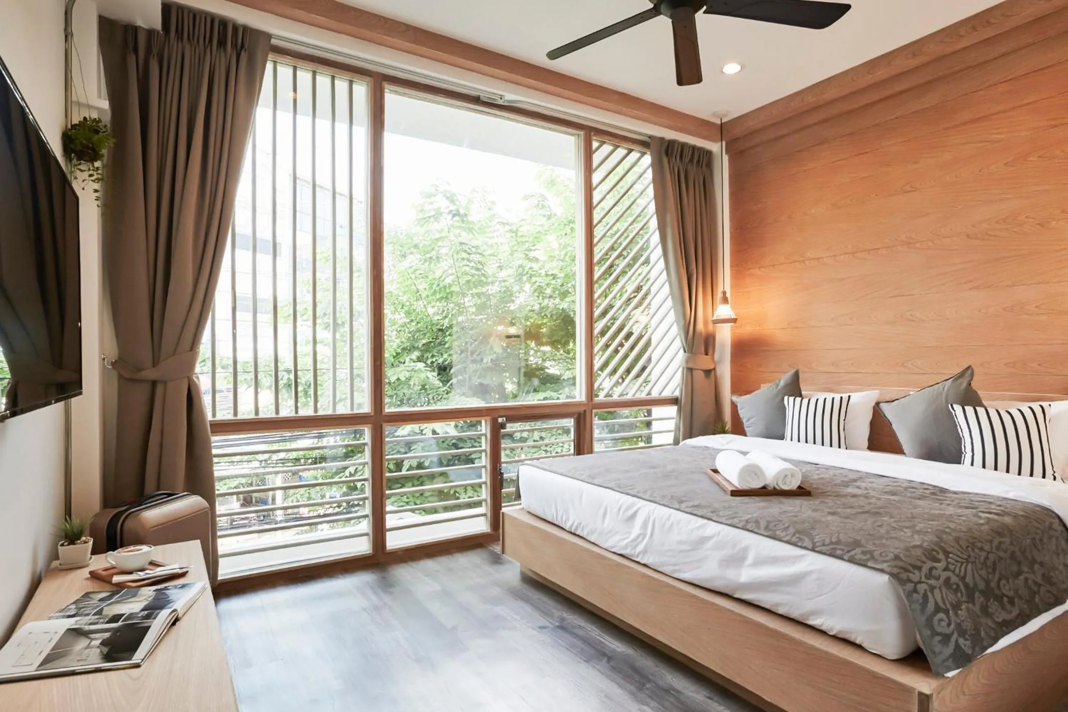 Deluxe Double Room with Shower in Vann Bangkok Boutique House