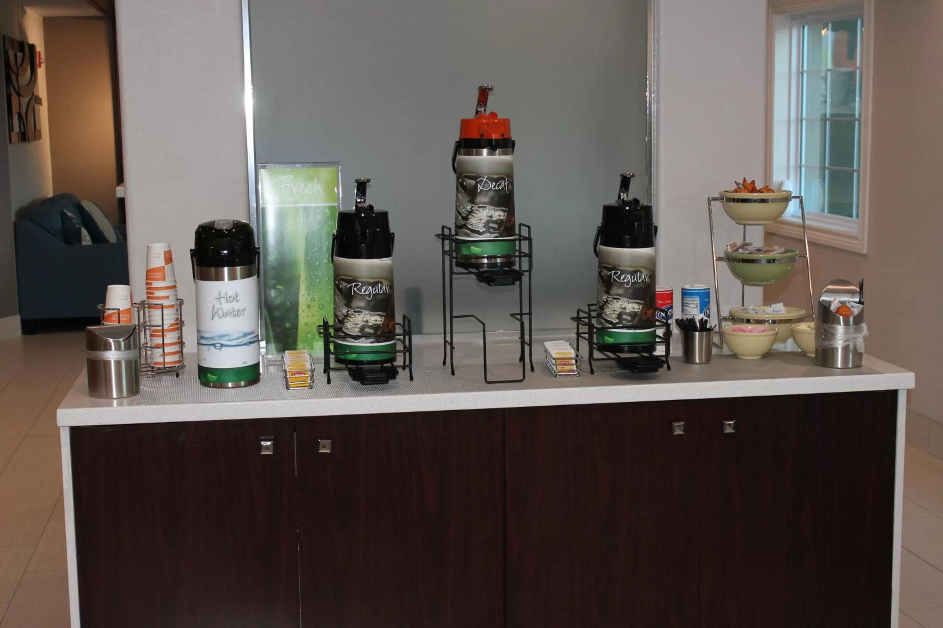 American breakfast in Quality Inn & Suites Port Arthur - Nederland