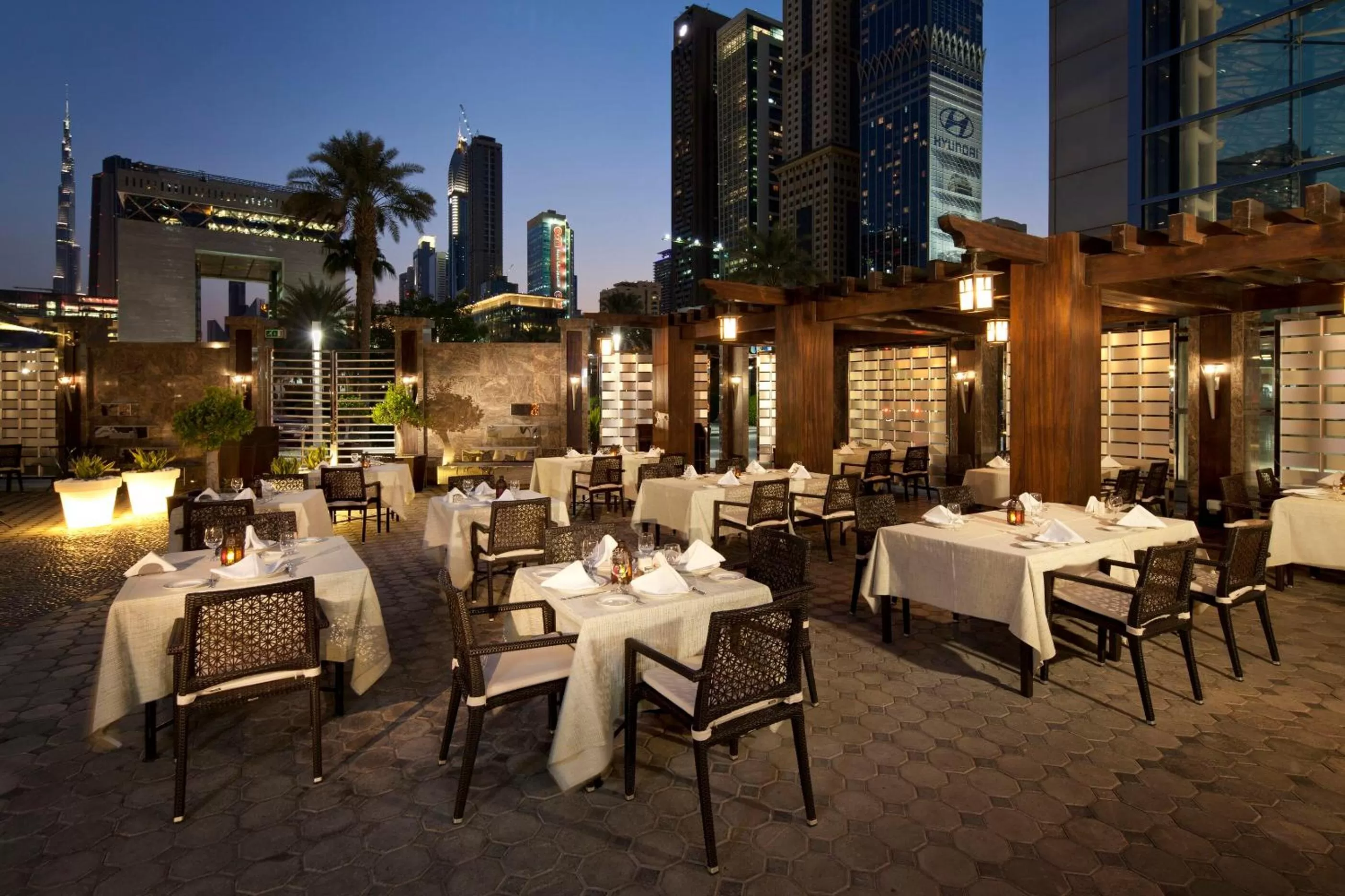 Restaurant/Places to Eat in Jumeirah Emirates Towers