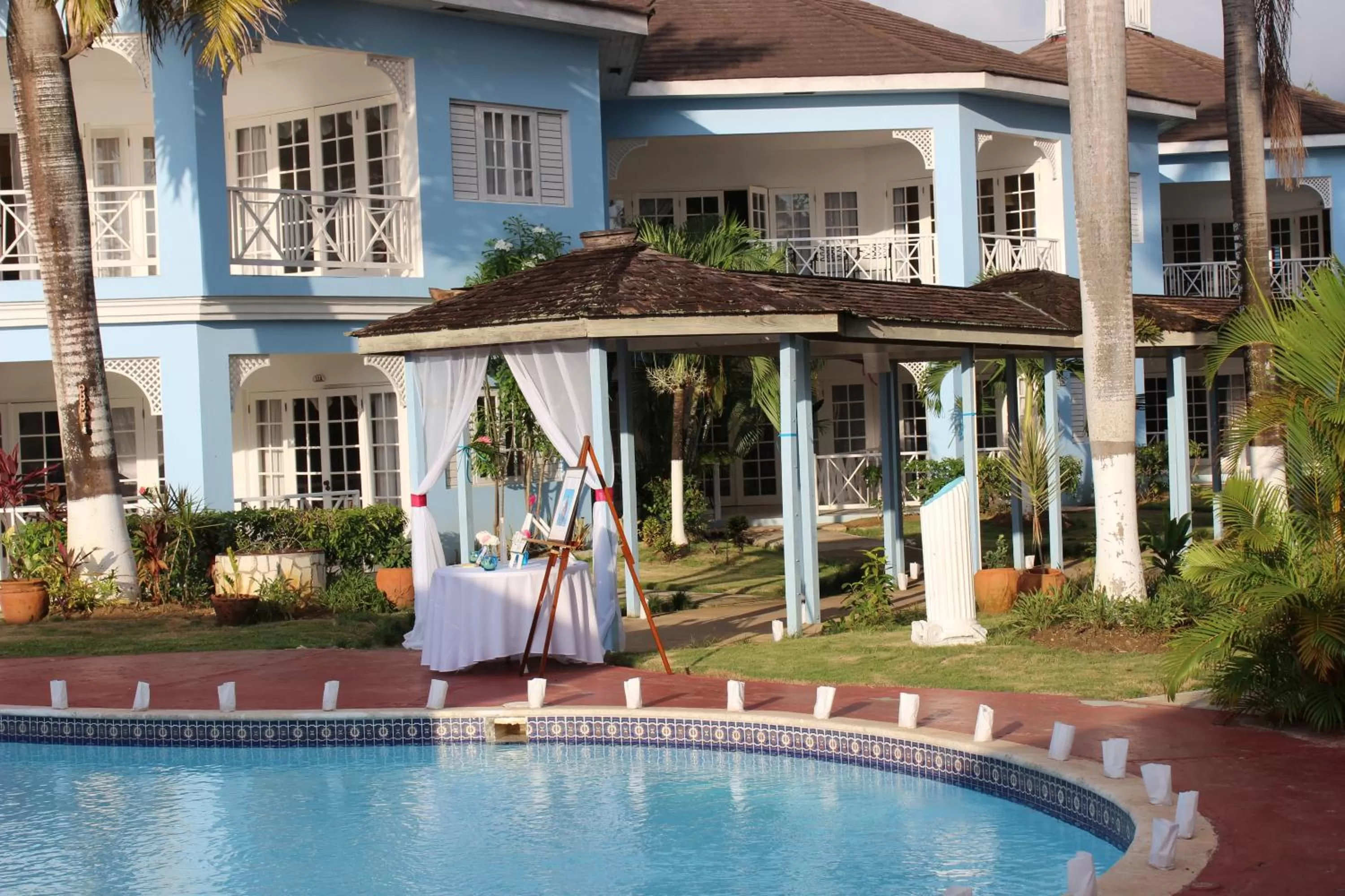 Swimming pool in Beachcomber Club Resort