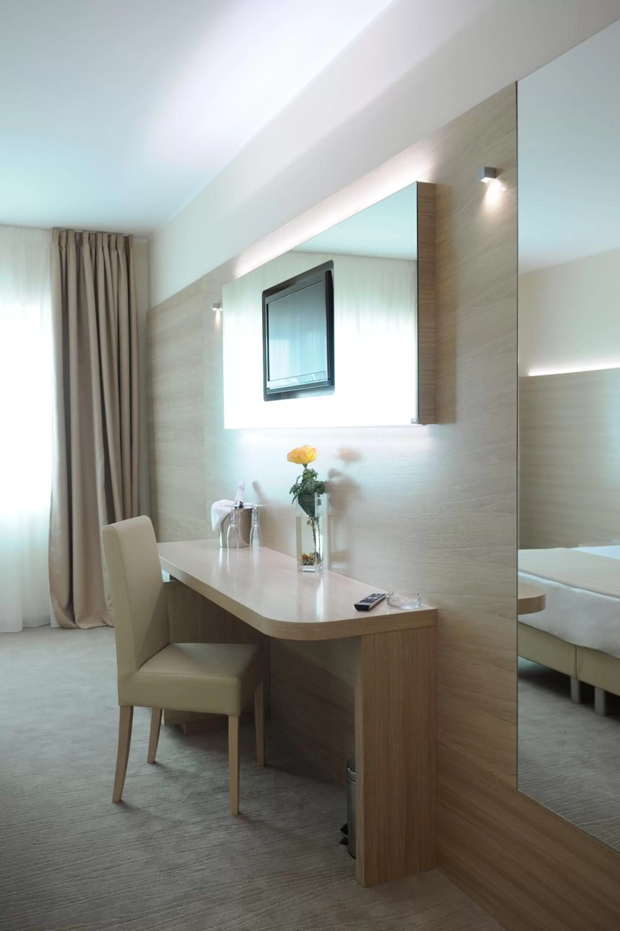 Seating area, Bed in Hotel Panorama