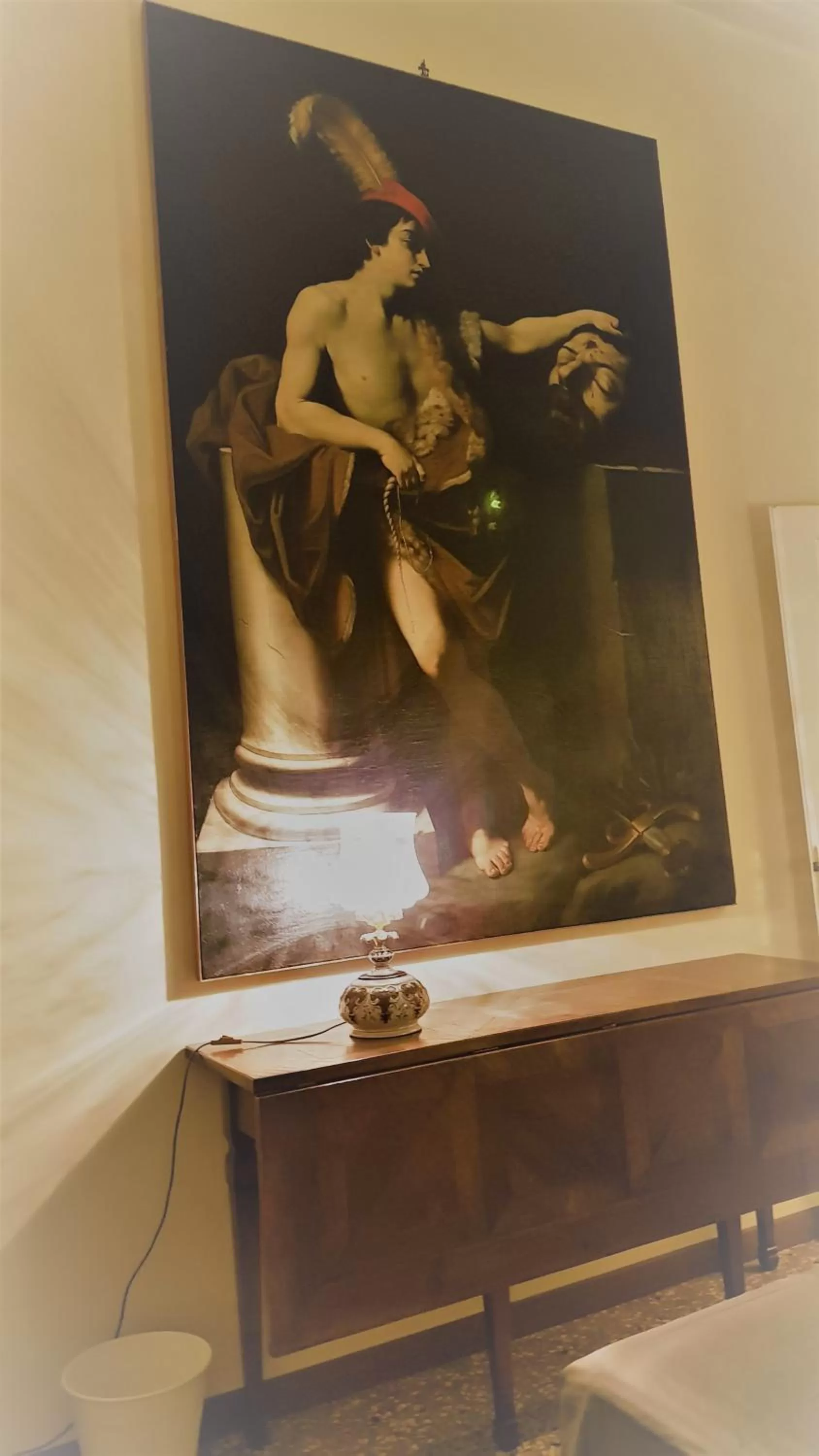 Decorative detail in Gran Suite Piazza Maggiore - T&T communications