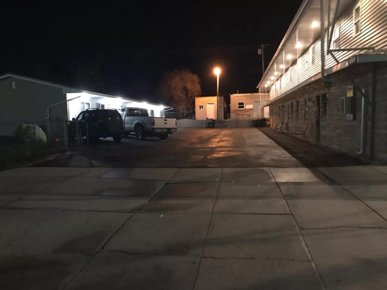 Property building in Townhouse Motel