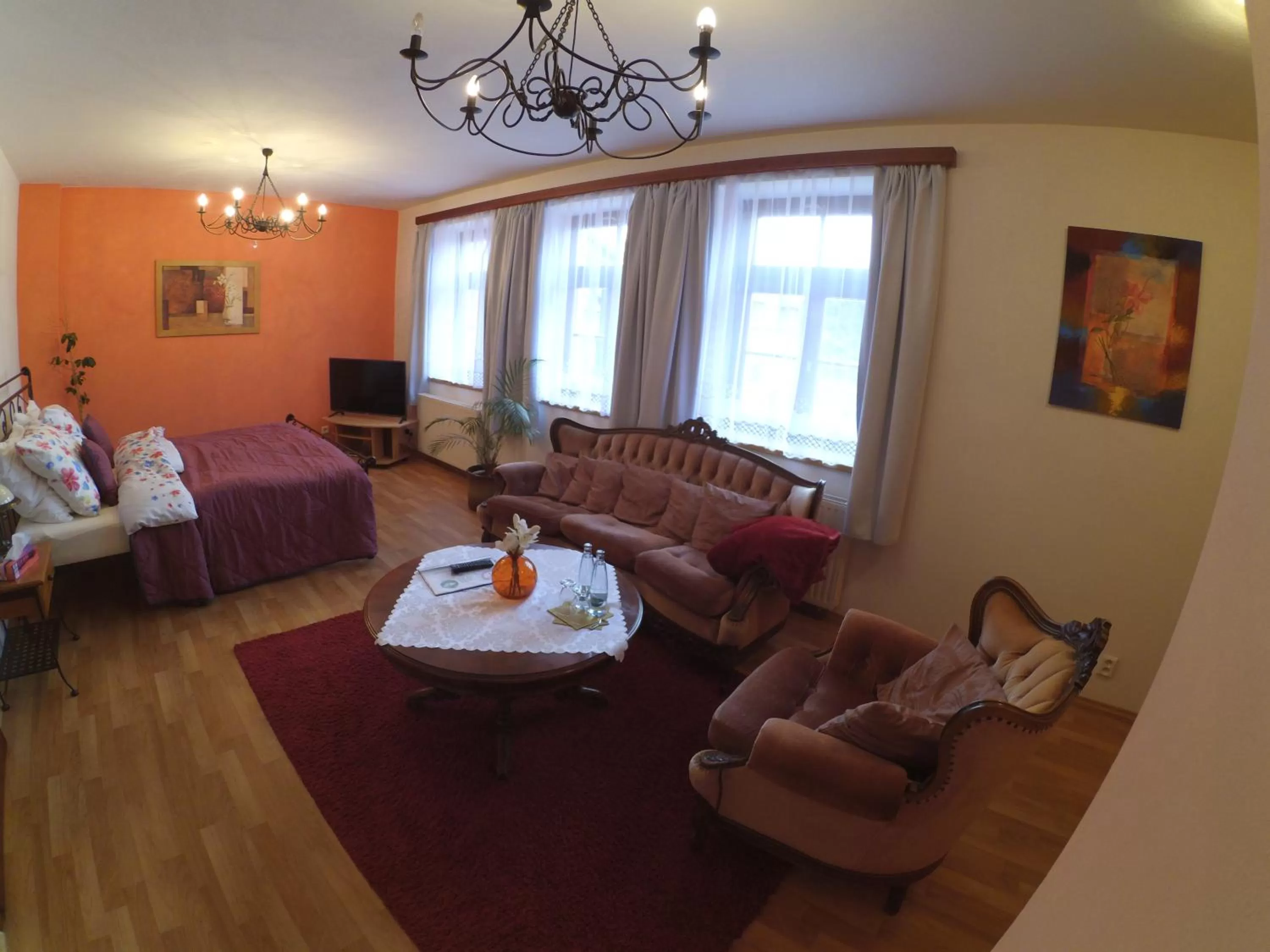 Photo of the whole room, Seating Area in Hotel Atrium