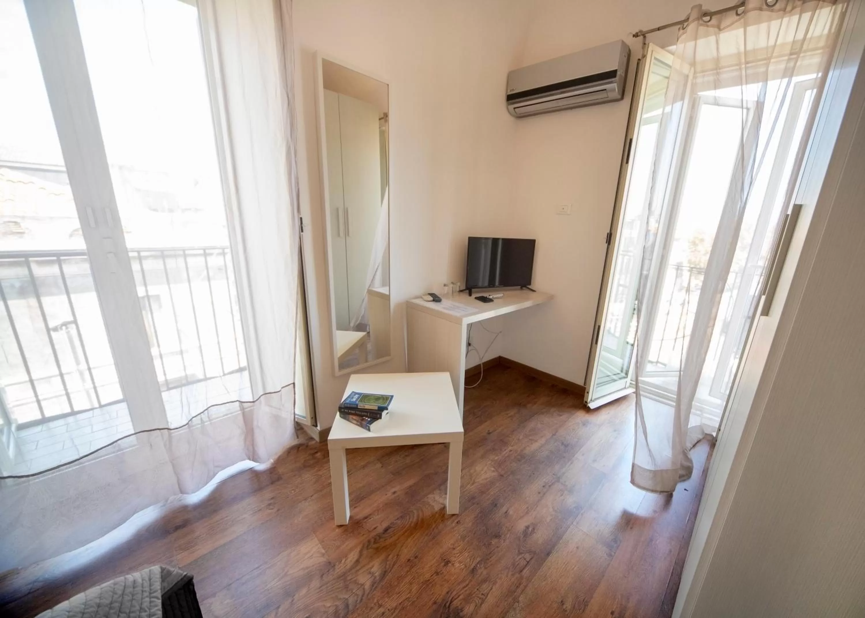 Photo of the whole room, Seating Area in Zurria Rooms