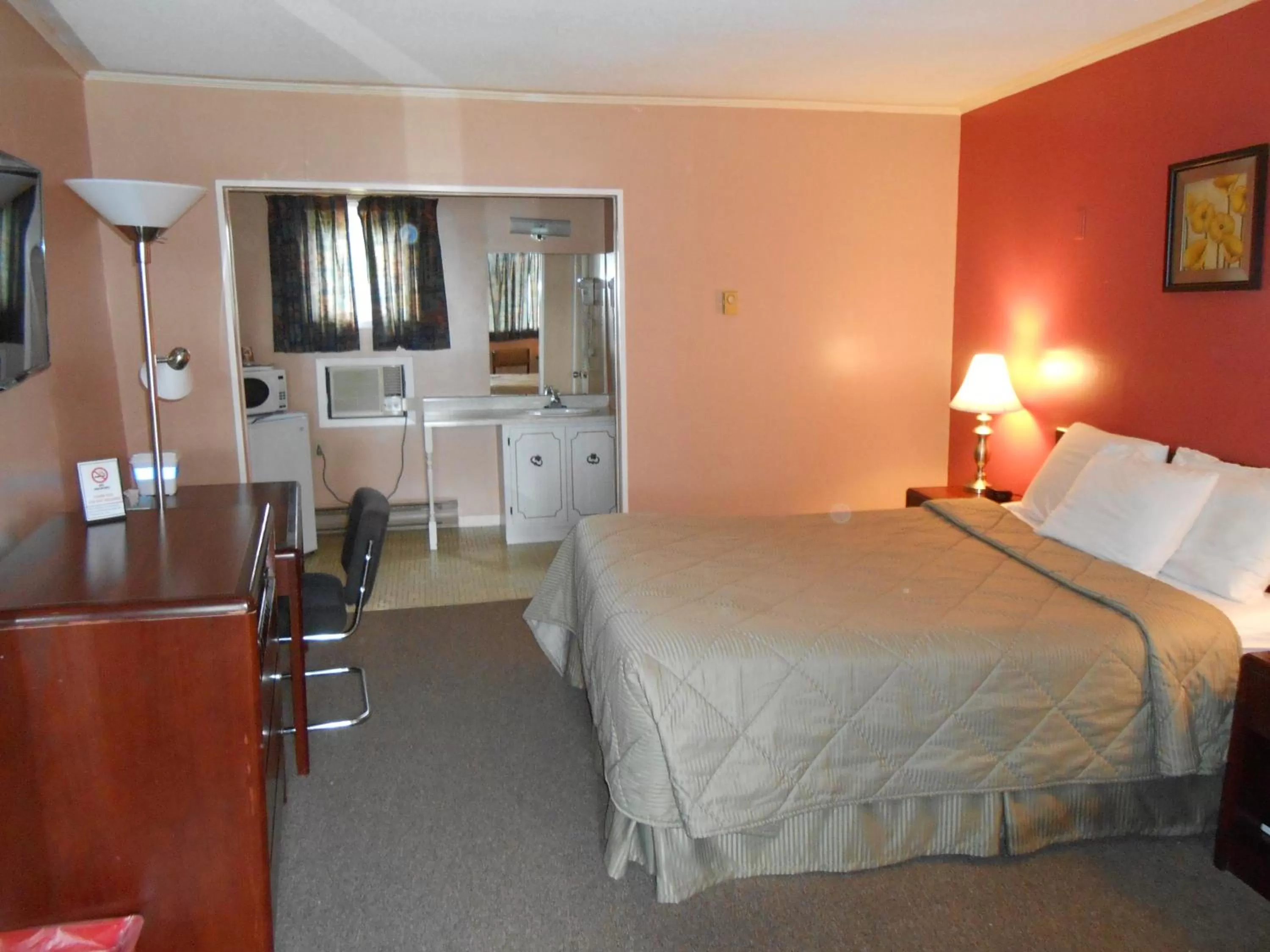 Photo of the whole room, Bed in Aquarius Motel