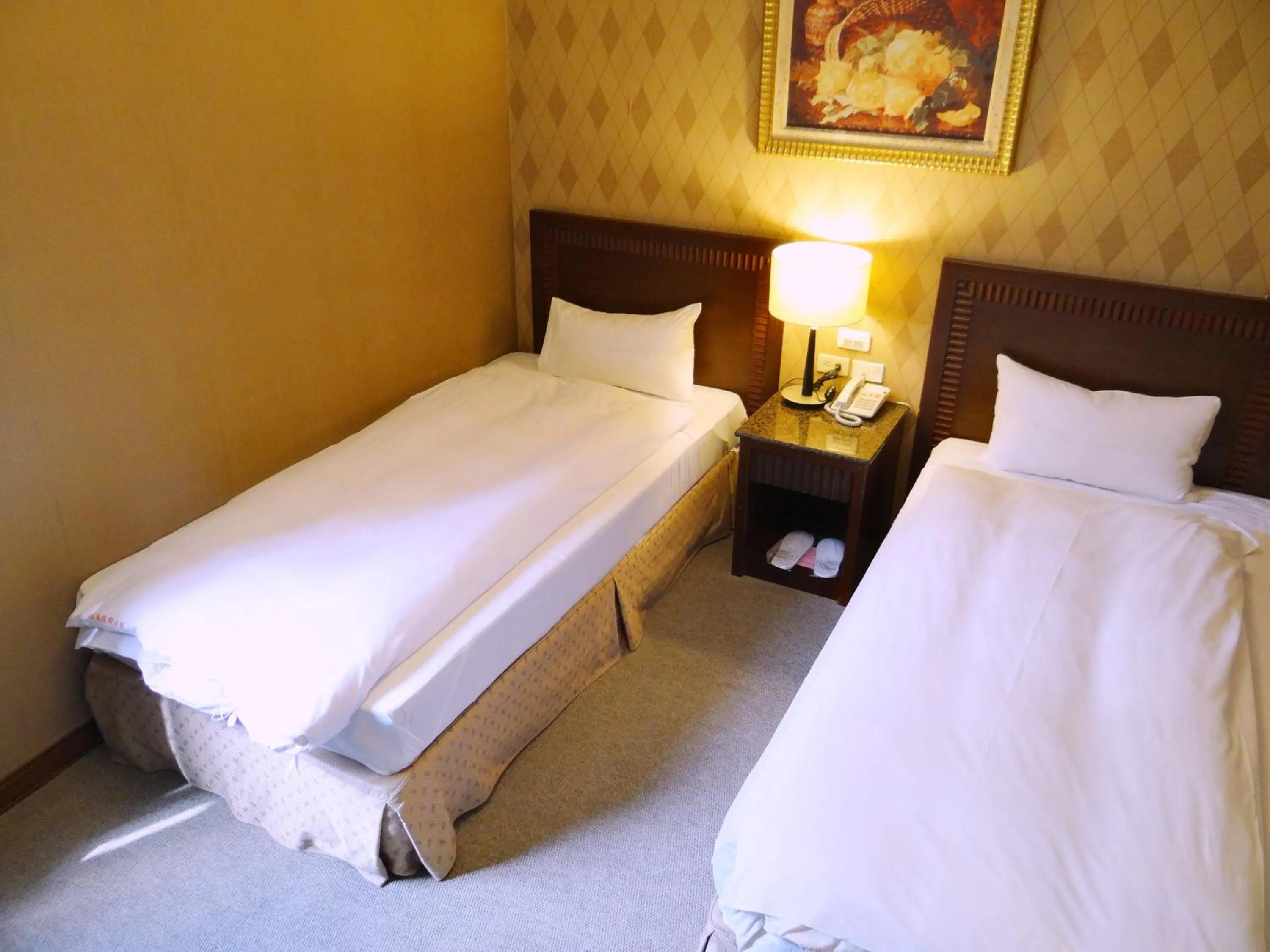 bunk bed, Bed in Wuzhou Hotel