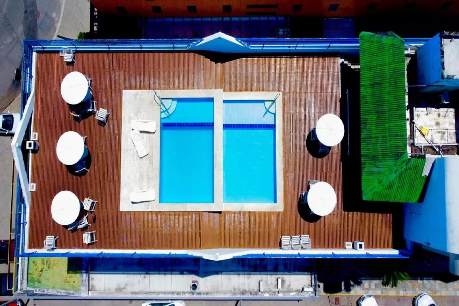 Property building, Pool View in Sonia Flat Tambaú - Apartamento vista mar no Mano's Royal Hotel