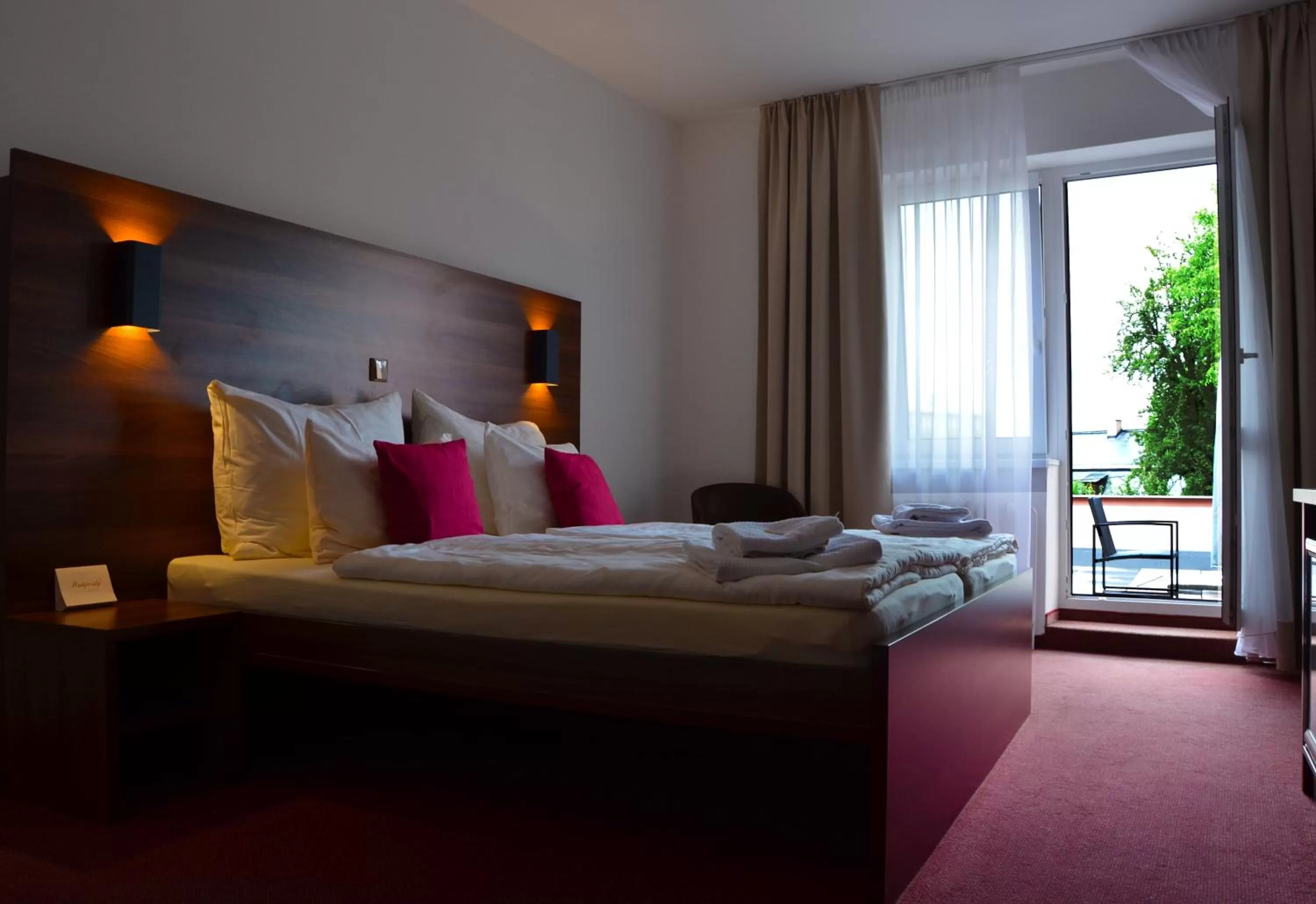 Photo of the whole room, Bed in Bohemia Inn Hotel