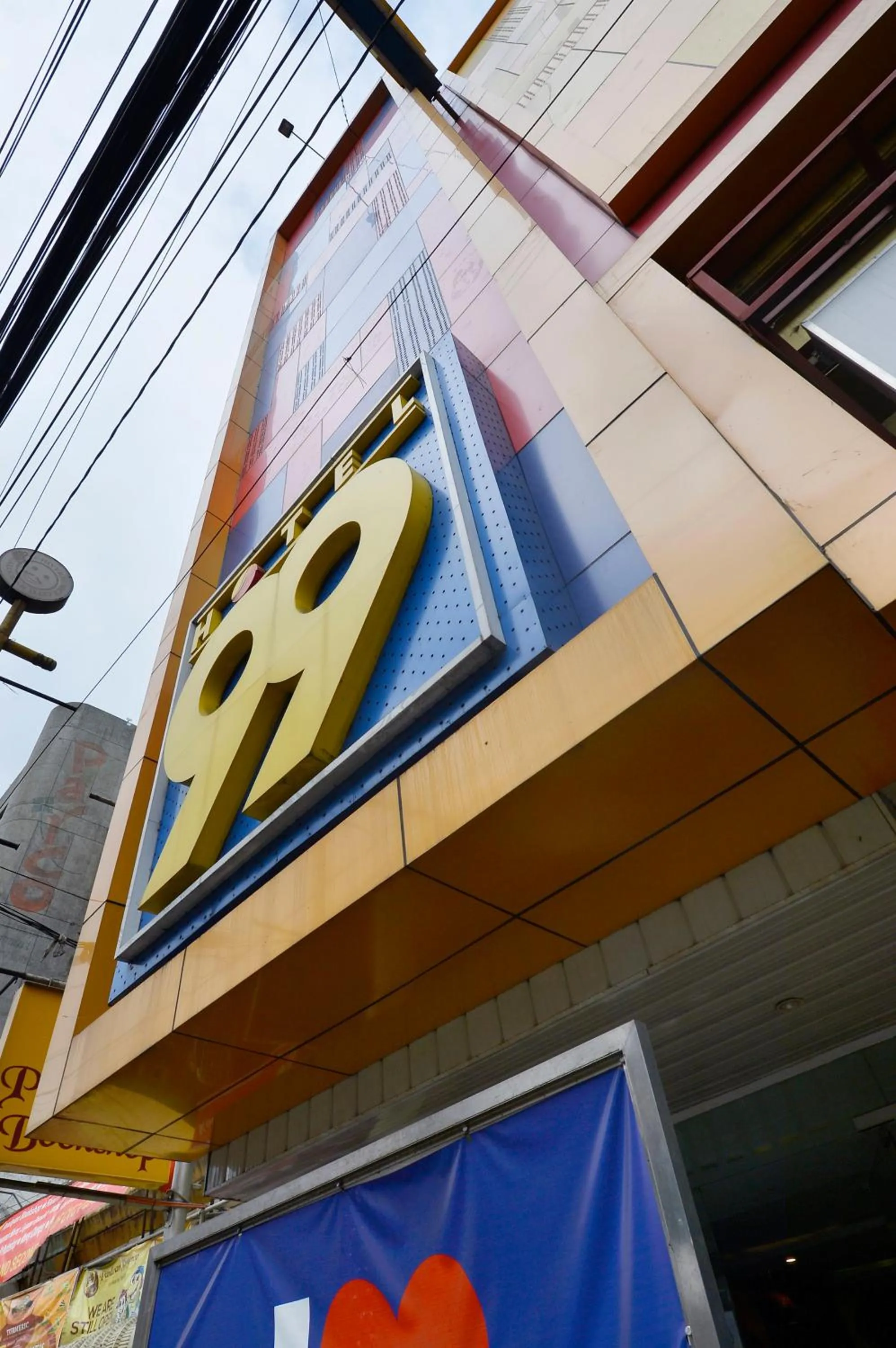 Property building in Hotel 99 Monumento