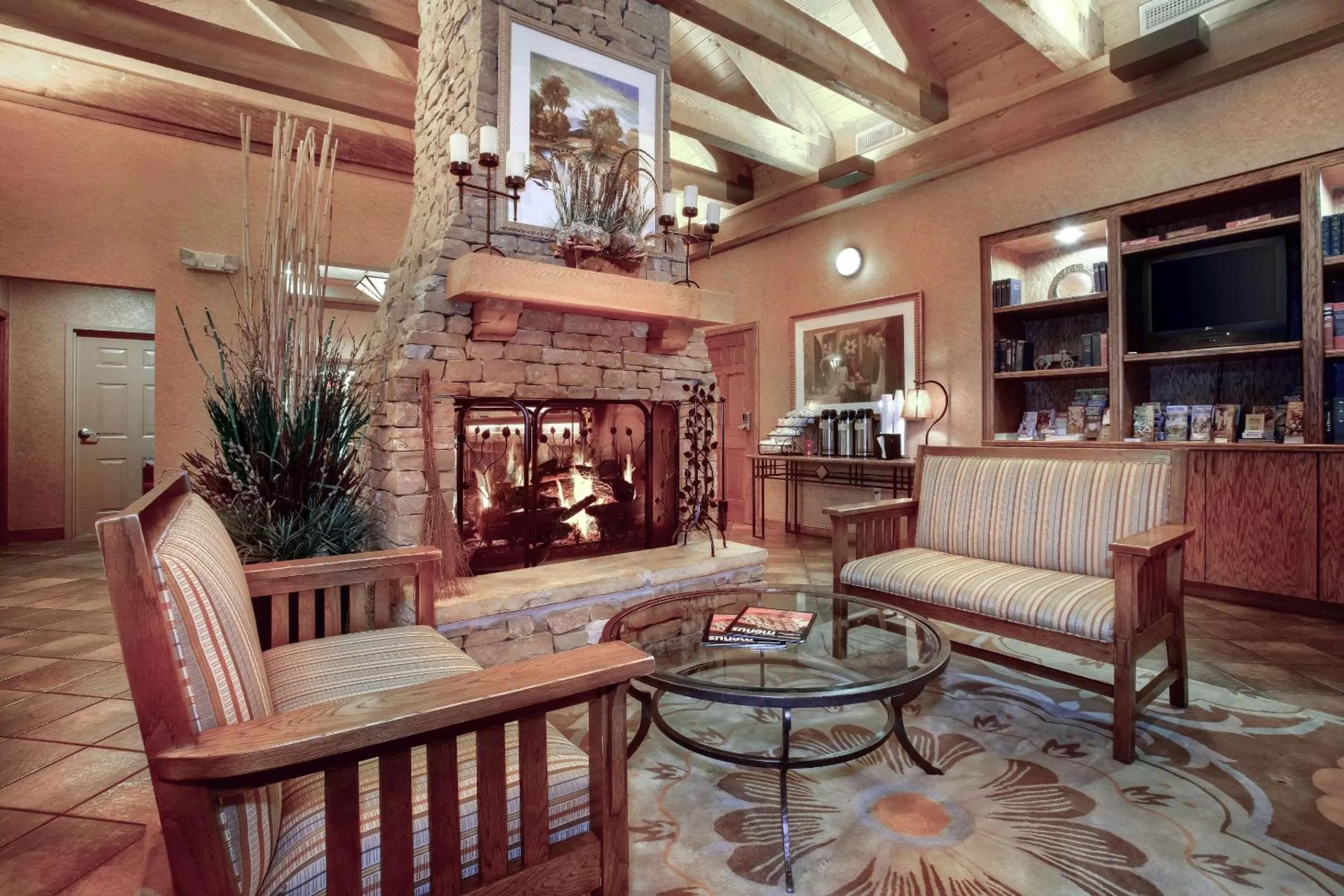 Communal lounge/ TV room in Econo Lodge Pigeon Forge Riverside