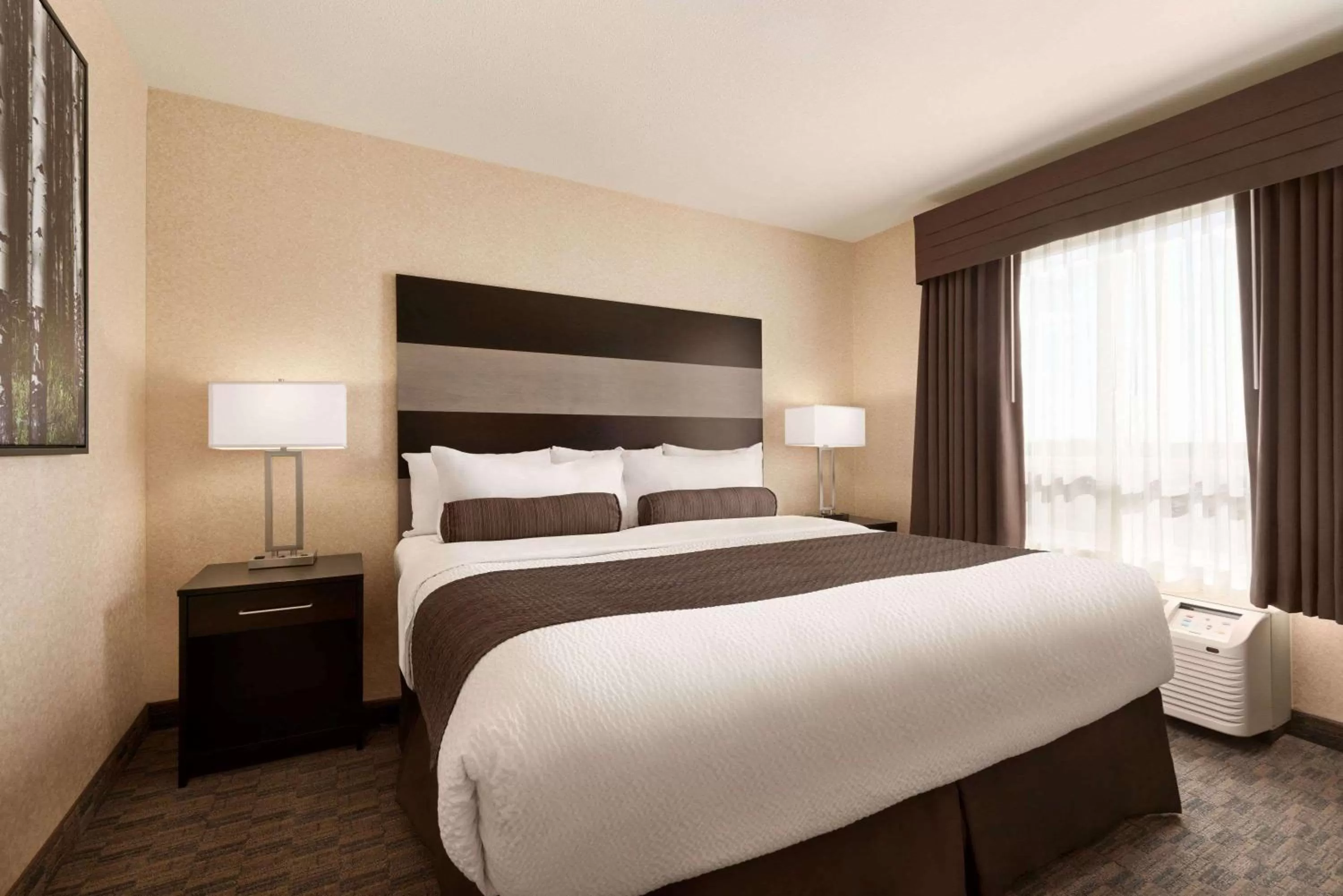 Photo of the whole room, Bed in Days Inn by Wyndham Saskatoon