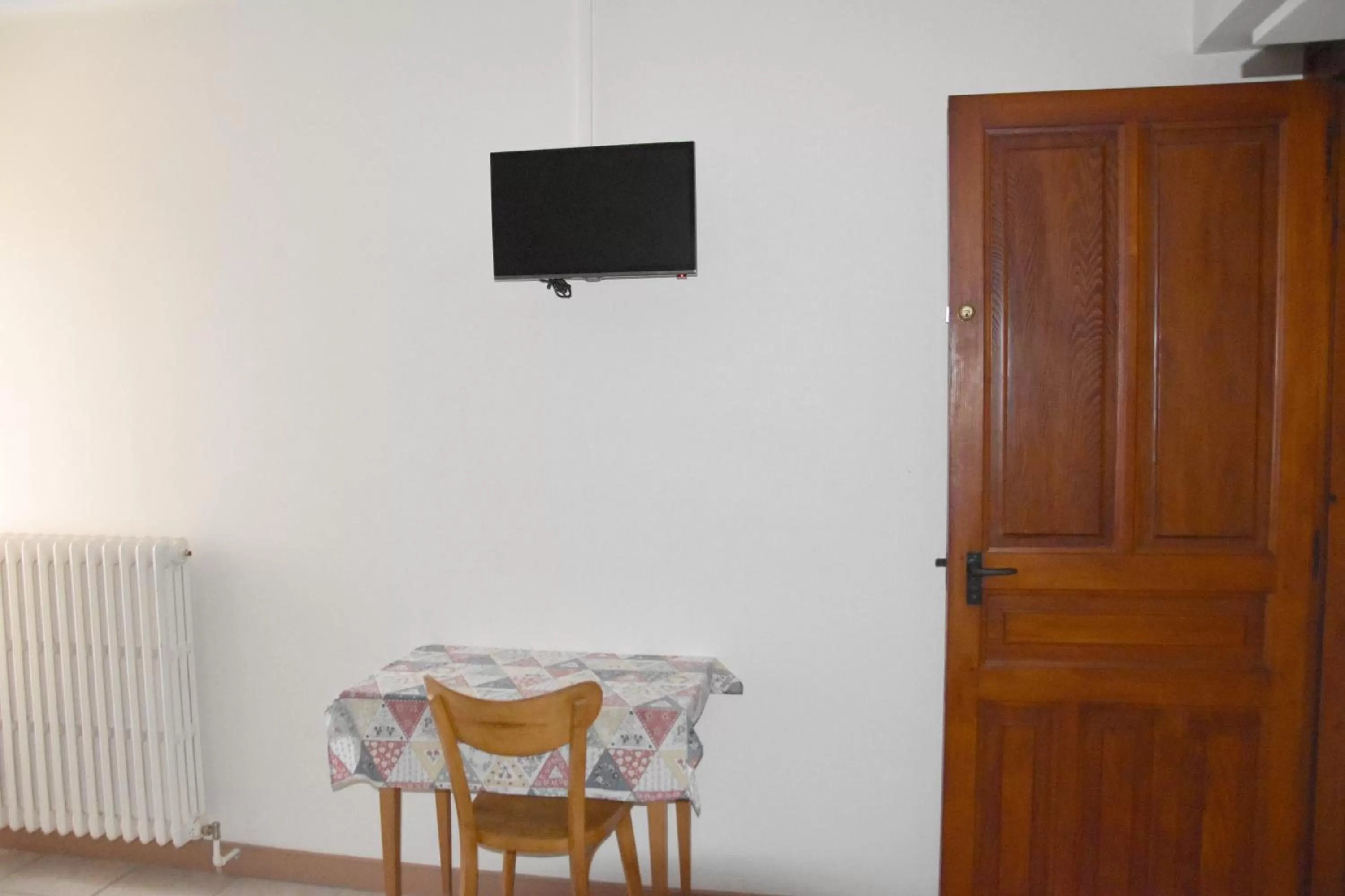 TV and multimedia in Hotel Gai Relais