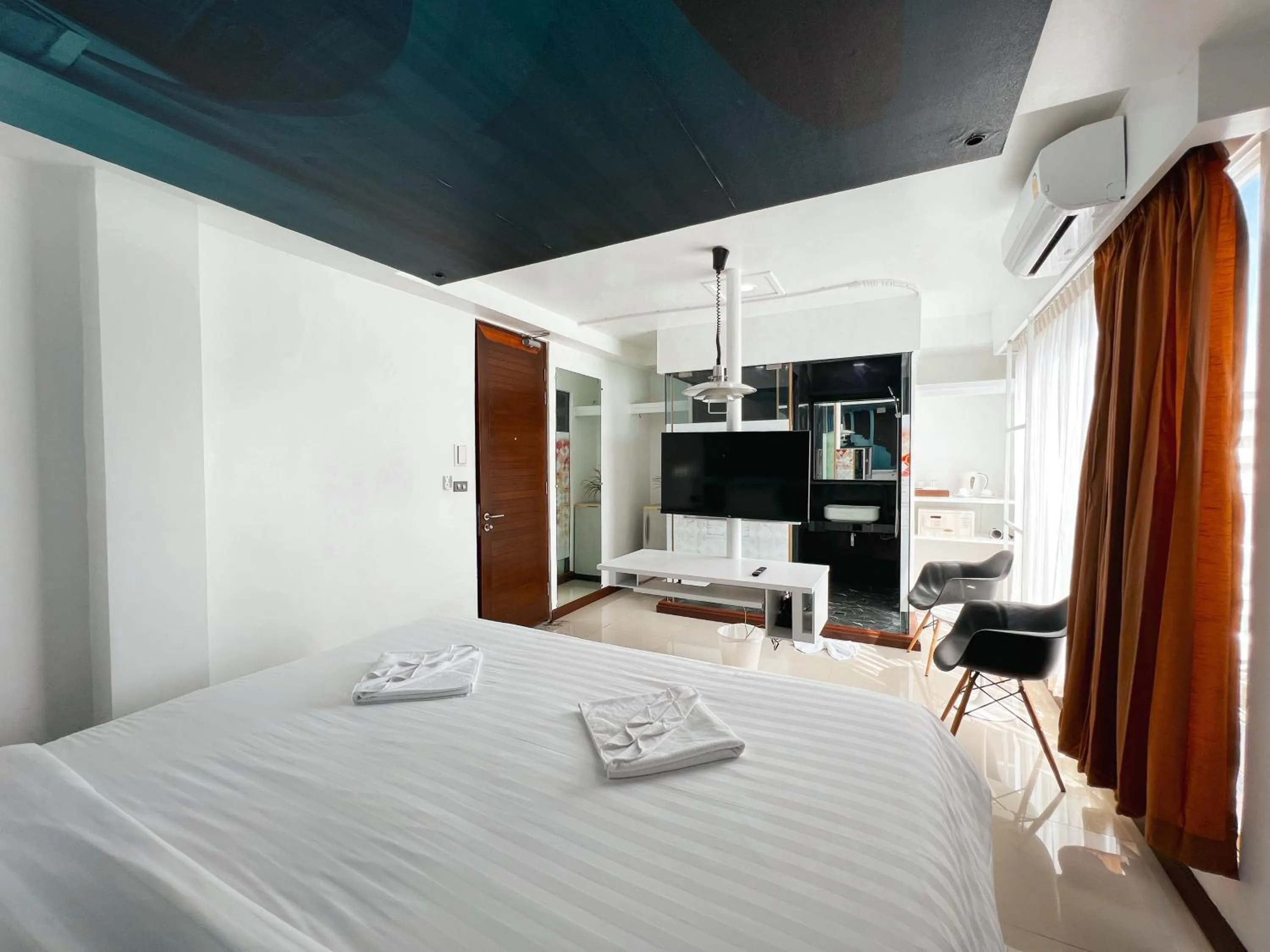 Bed in The Color Kata