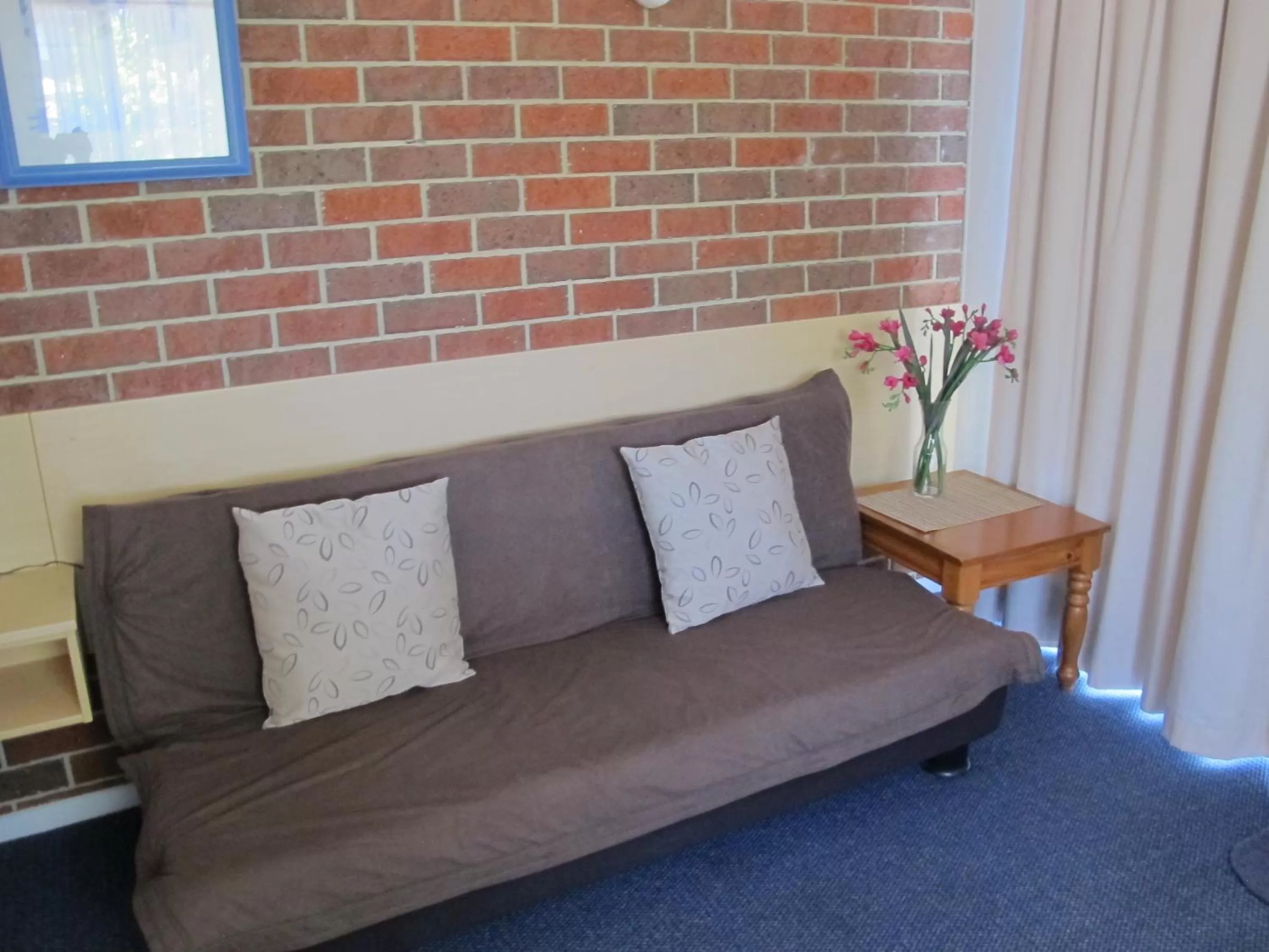 Seating area in Merimbula Gardens Motel