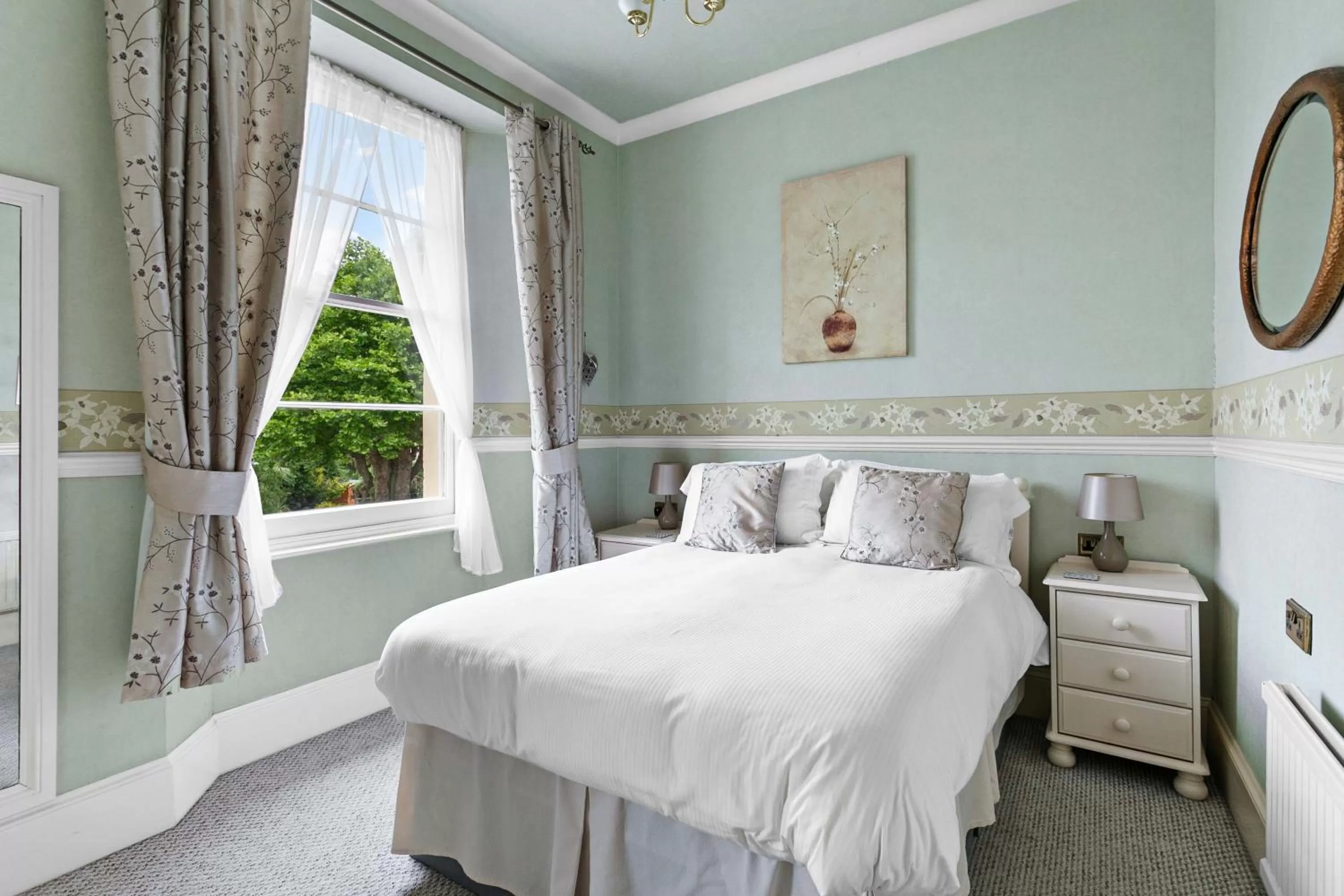 Bedroom, Bed in The Berburry