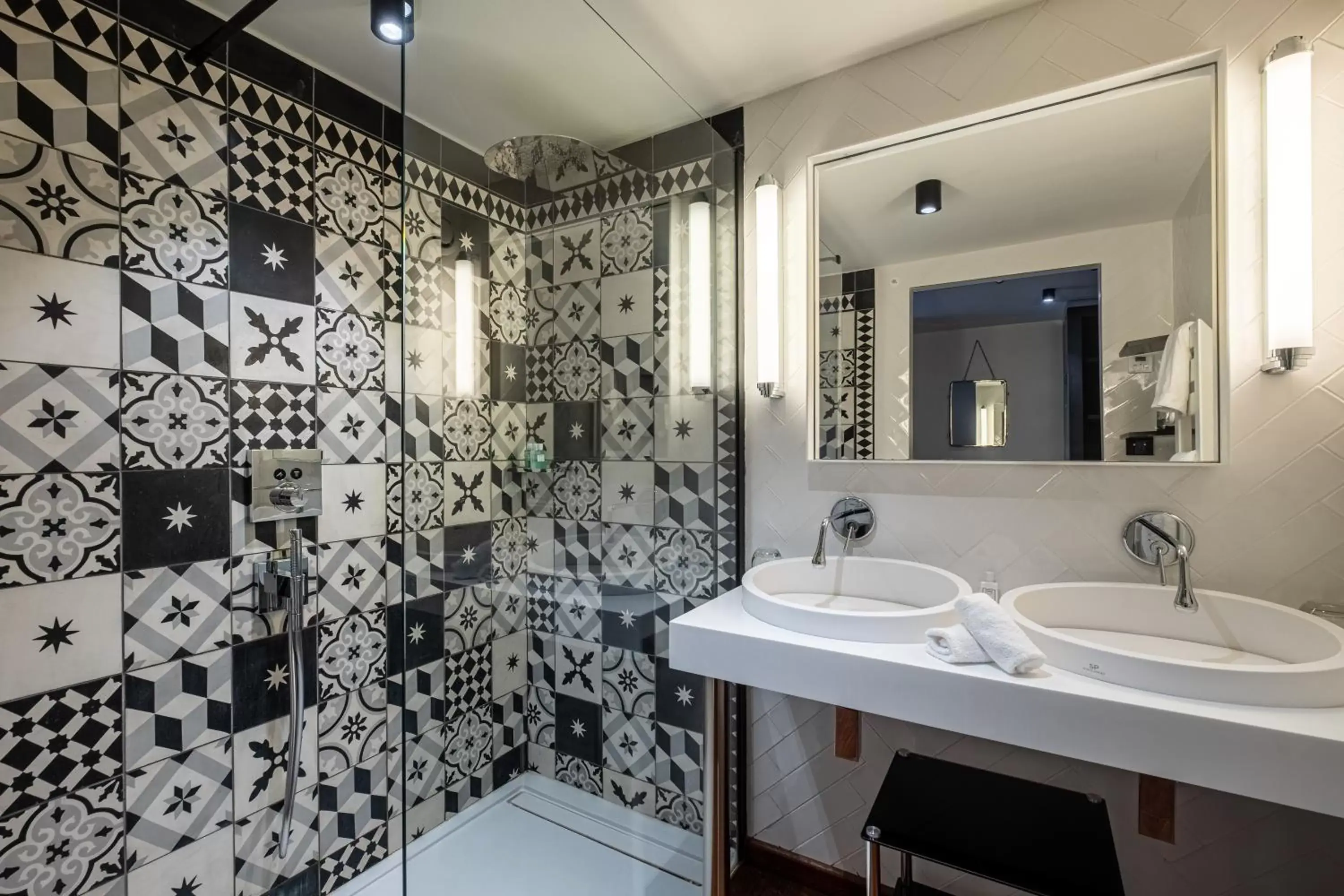 Deluxe Double Room with Terrace Garden View in Le Palais Gallien Hôtel & Spa Deluxe Double Room with Terrace Garden View in Le Palais Gallien Hôtel & Spa