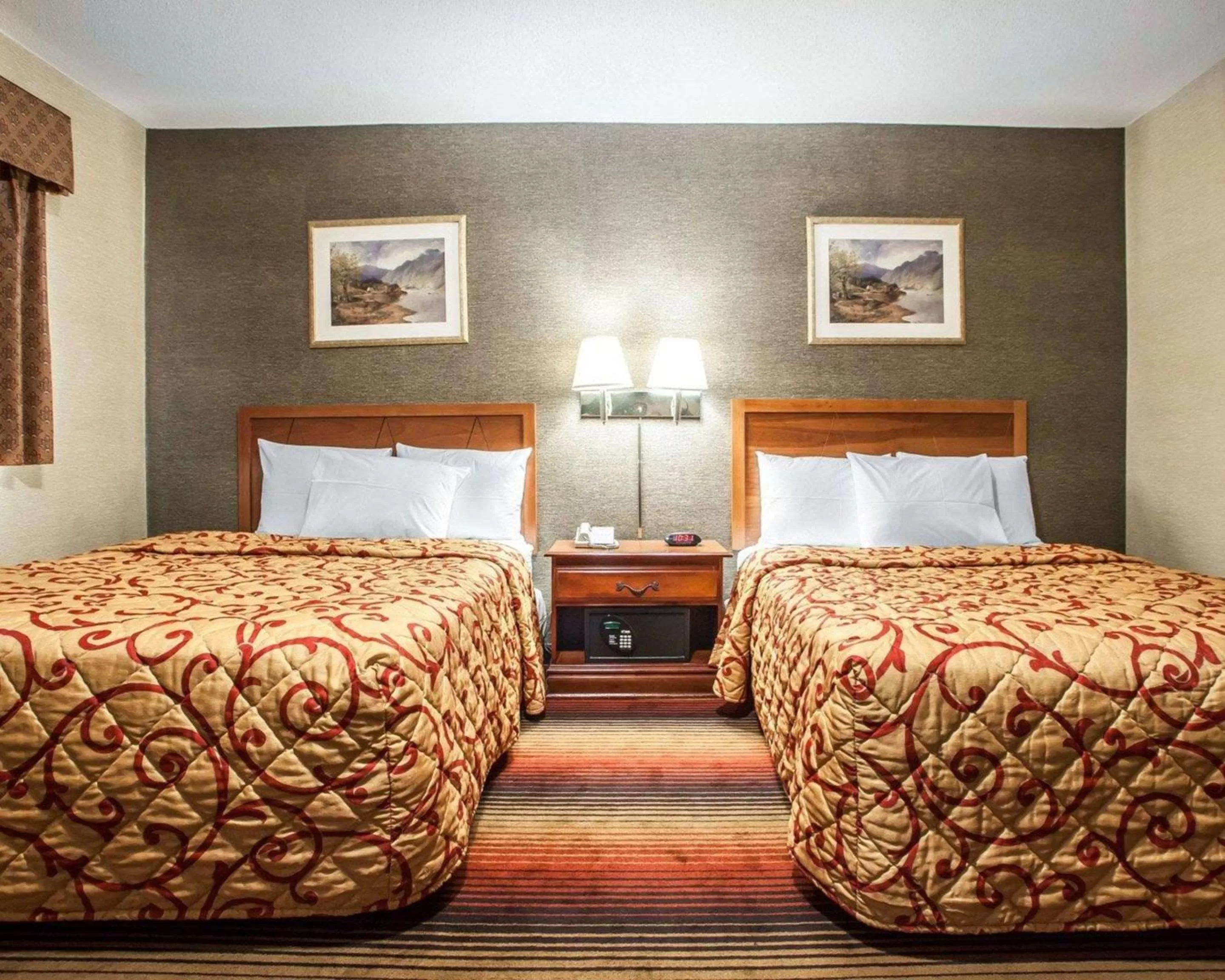 Photo of the whole room, Bed in Rodeway Inn