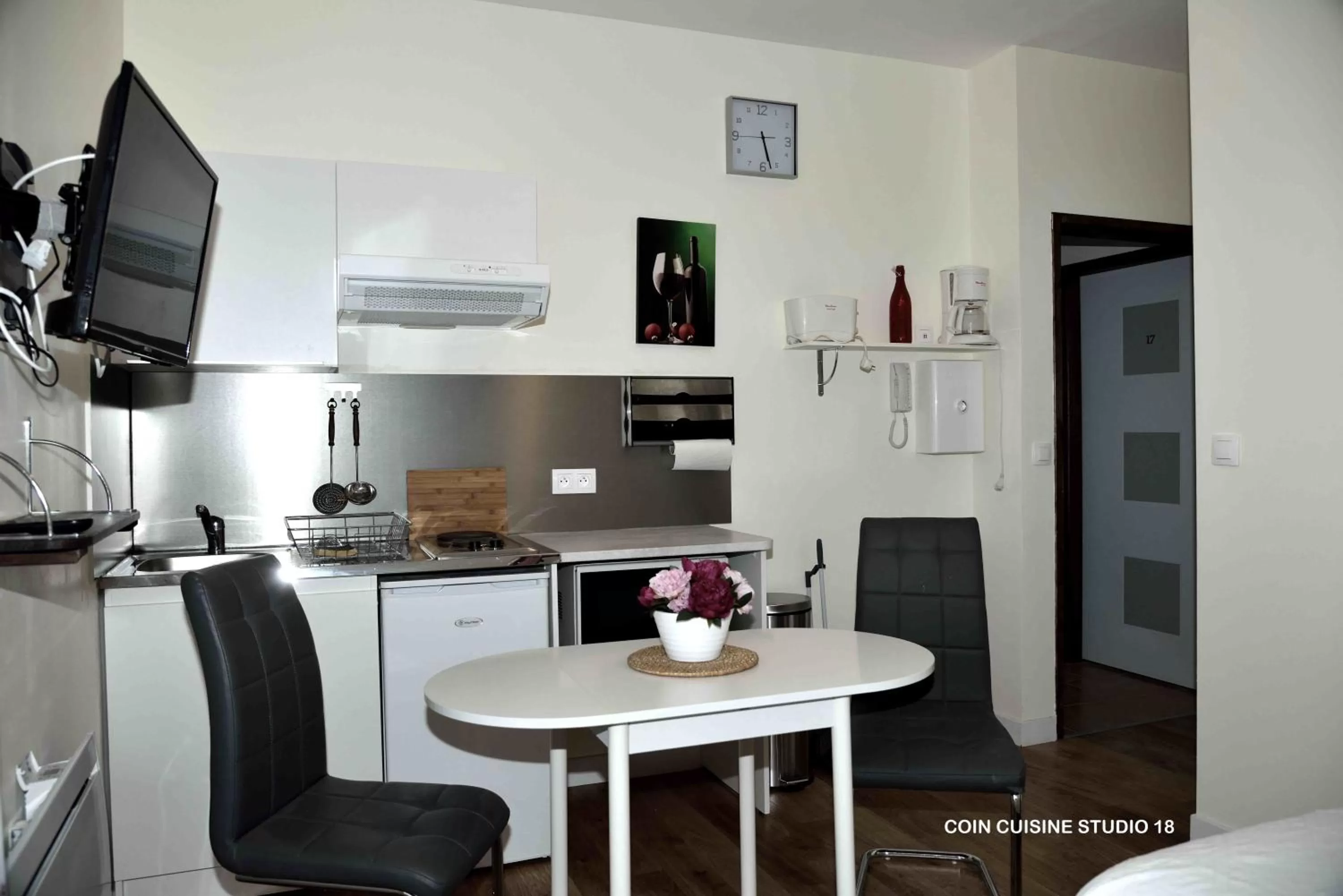 Kitchen/Kitchenette in Apparthotel Douai Gare