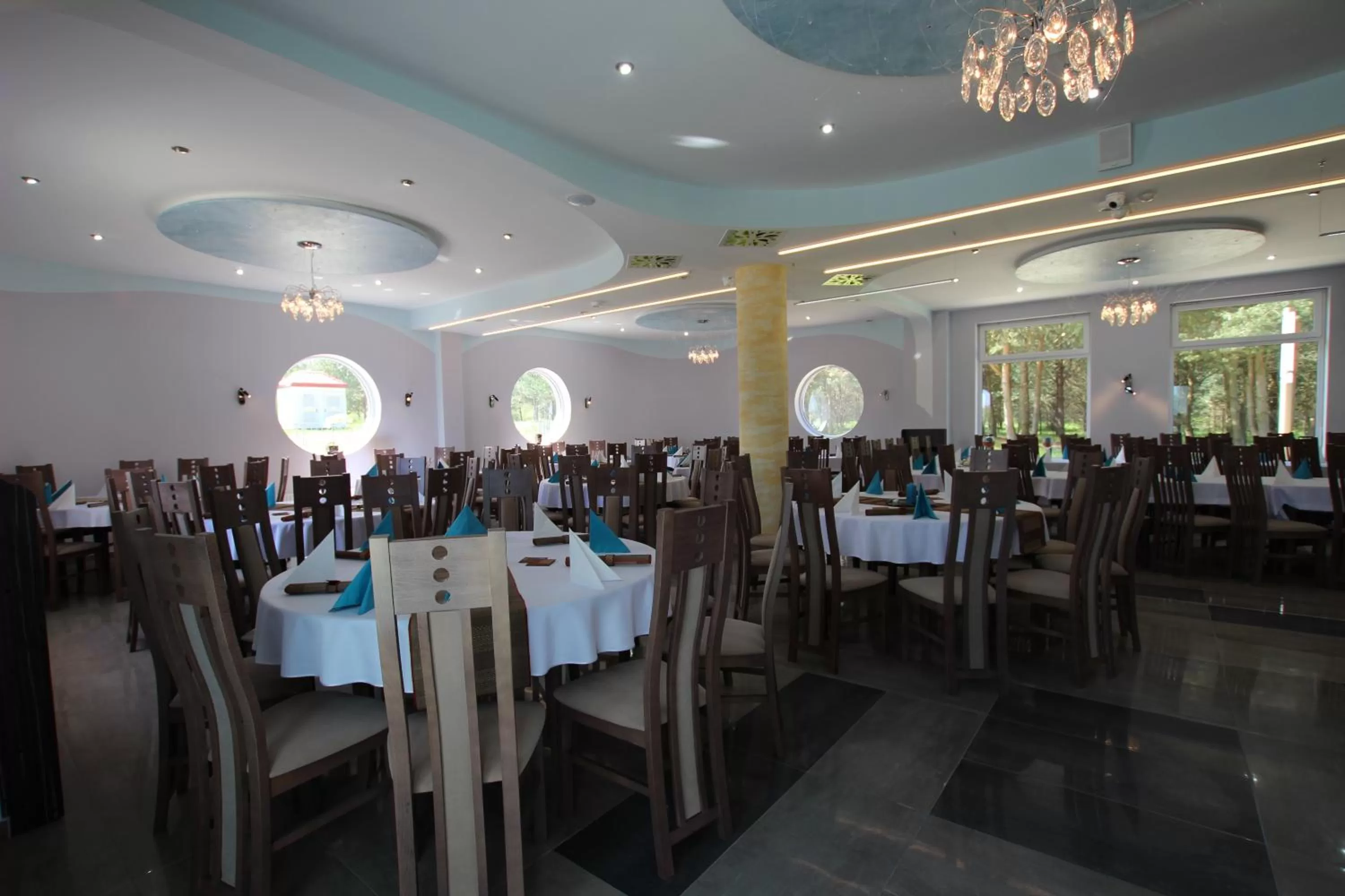 Restaurant/places to eat in Resident Rene