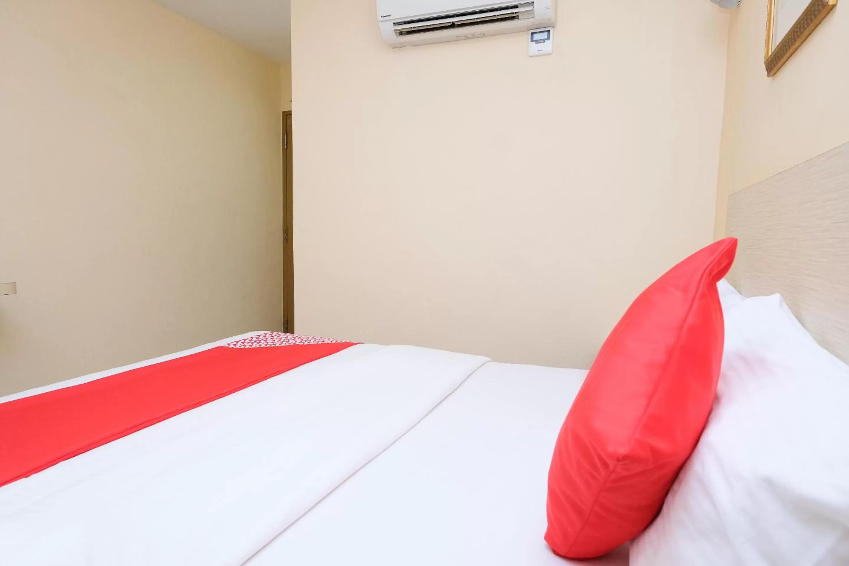 Bedroom in Super OYO 635 Seven Days Hotel