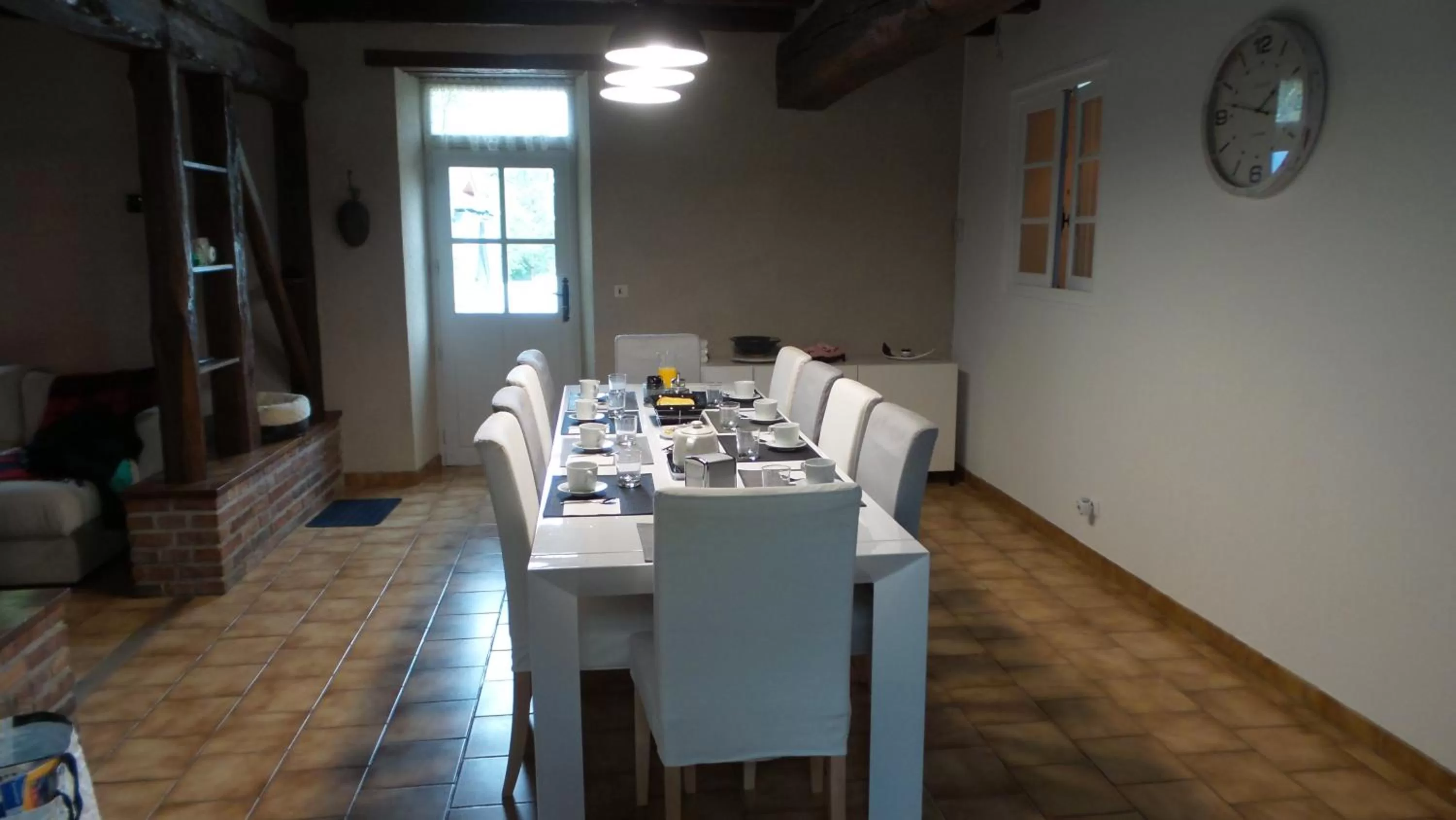 Restaurant/Places to Eat in LA PETITE NOUE