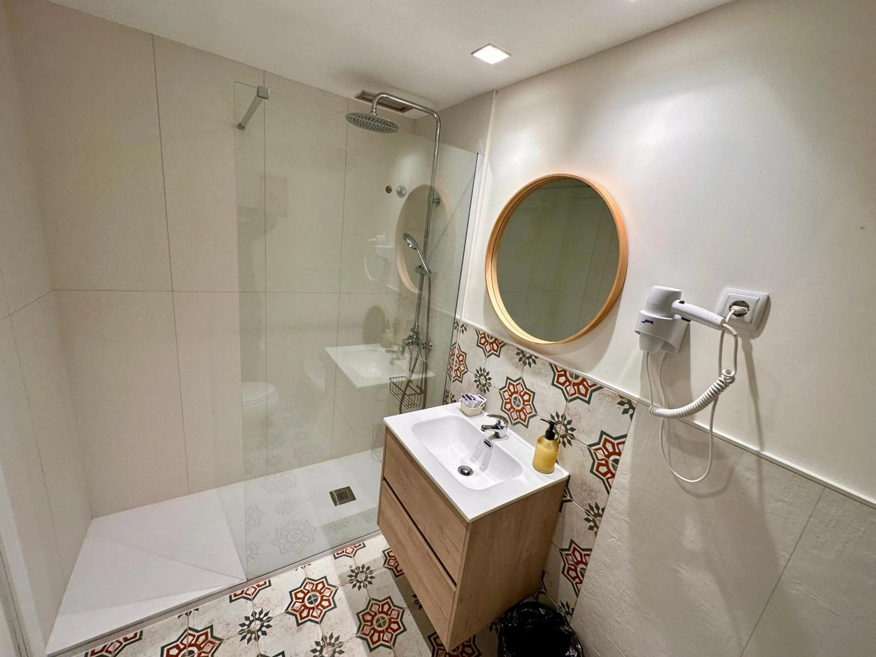 Bathroom in Far Home Gran Vía