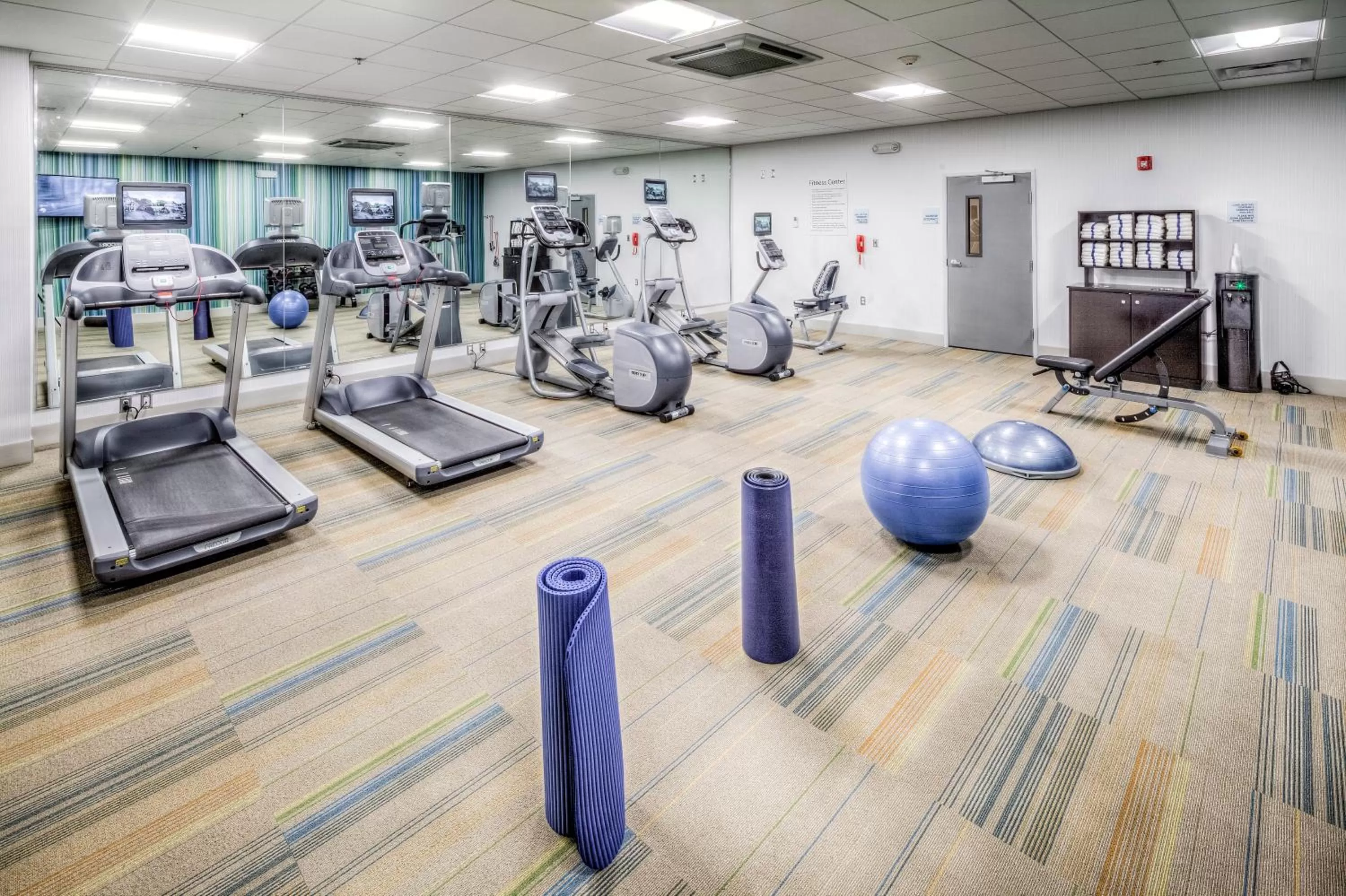 Fitness centre/facilities in Holiday Inn Express & Suites Cleveland/Westlake by IHG