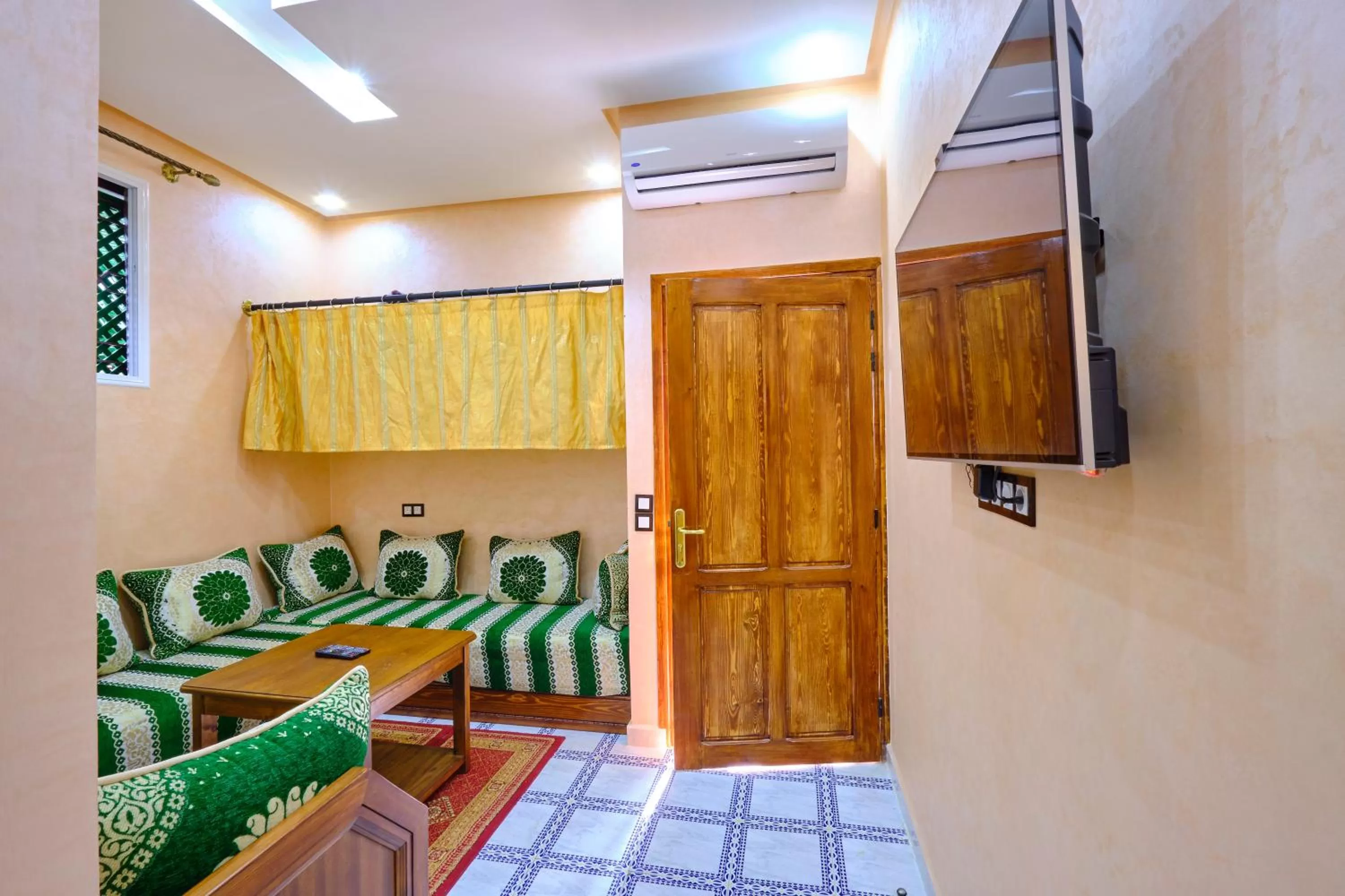 TV/Entertainment Center in Hotel Central Palace