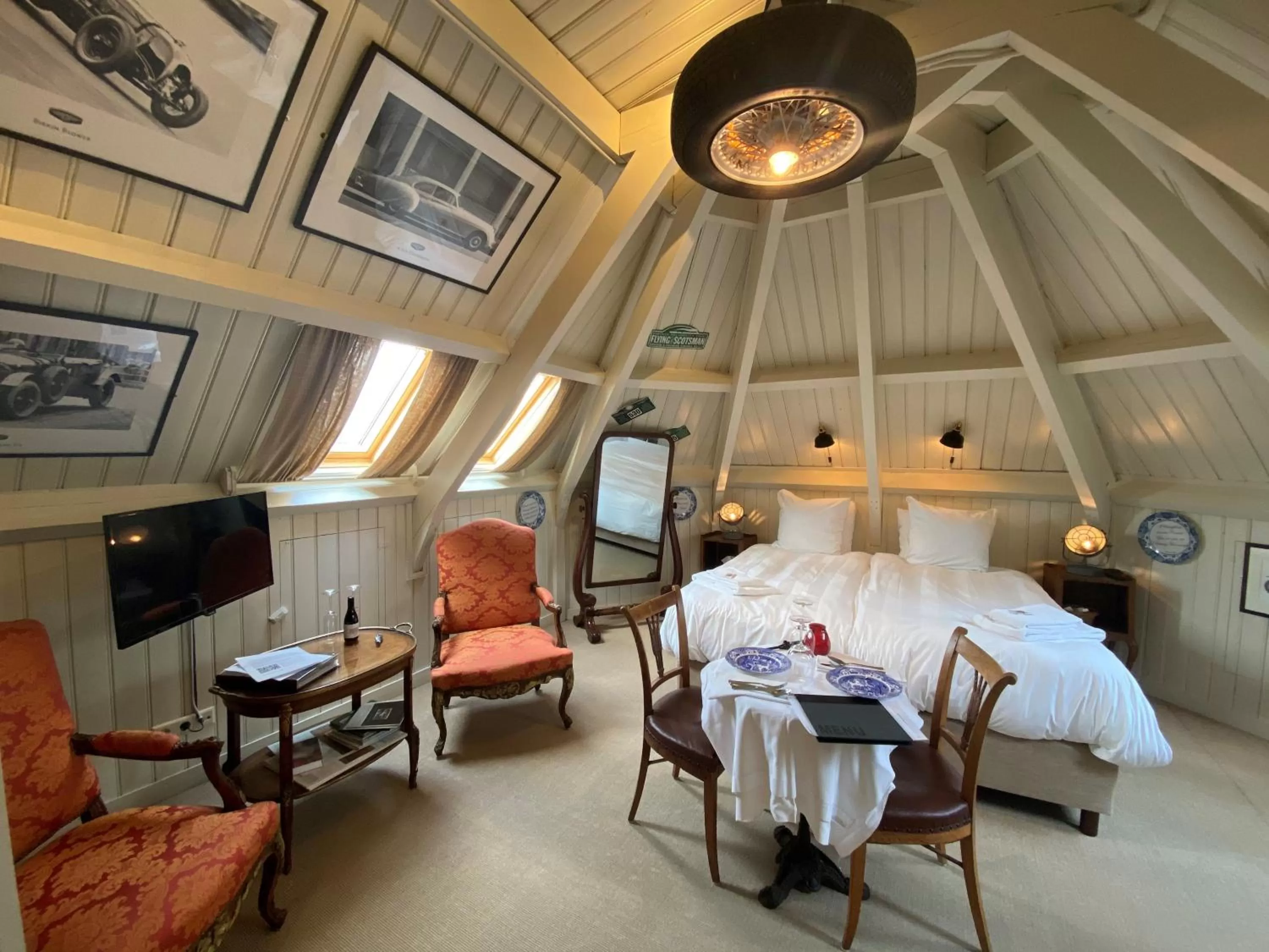 Other, Bed in Logement aan de Vecht