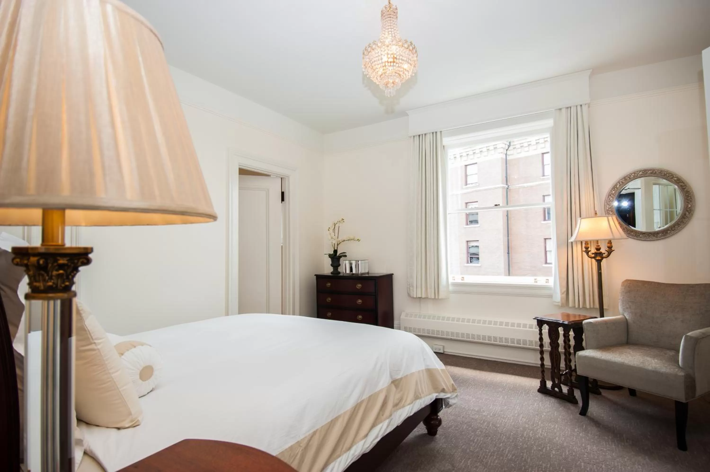 Bedroom, Bed in The Inn at the Union Club of British Columbia