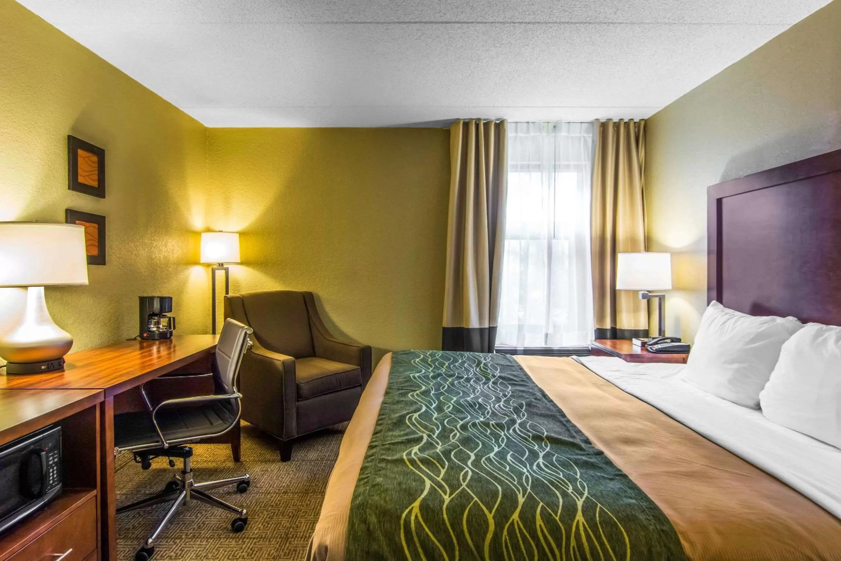 Photo of the whole room in Comfort Inn Newport News-Williamsburg East