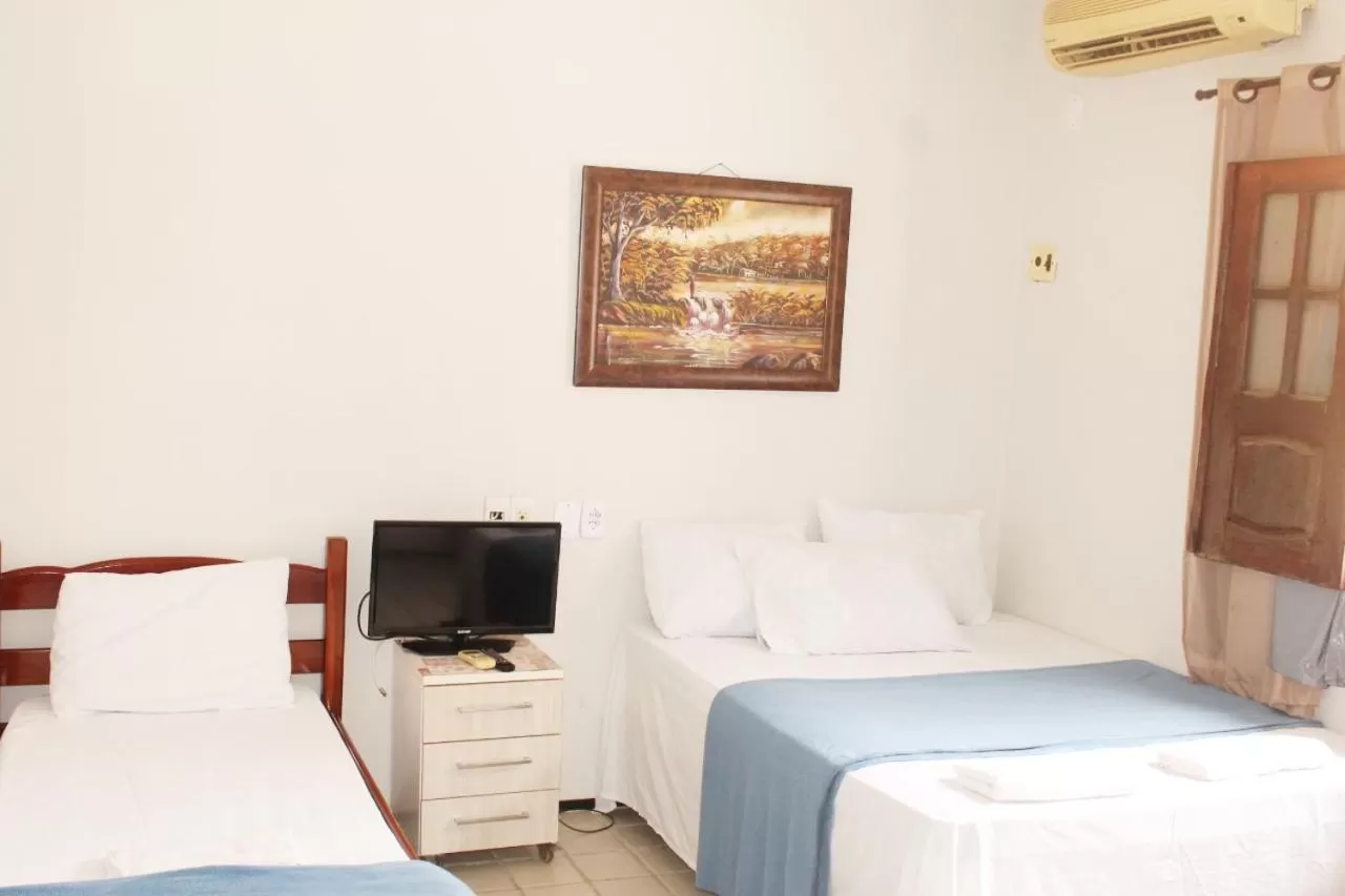 Triple Room with Private Bathroom - single occupancy in Hotel Pousada Calhau