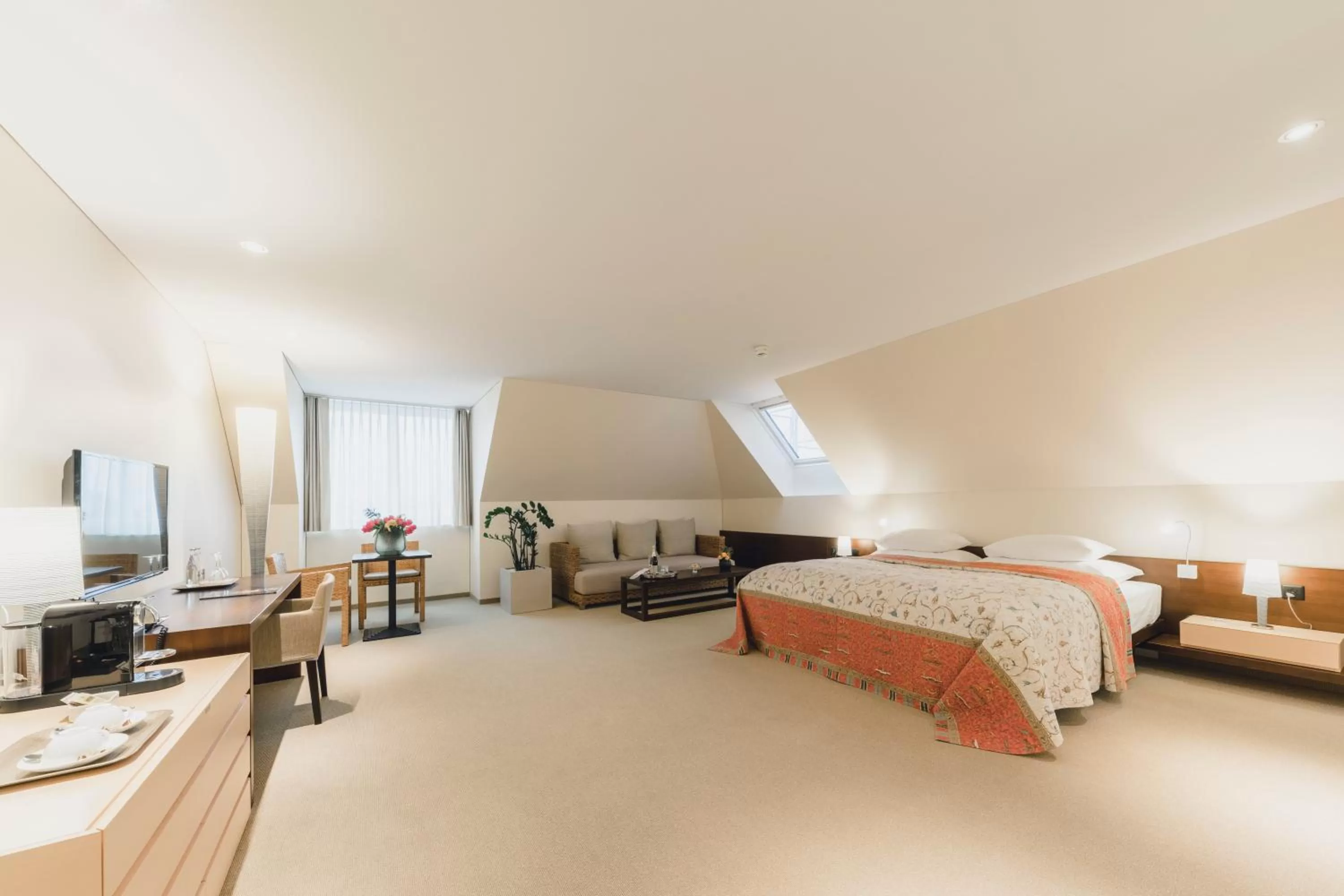 Photo of the whole room, Bed in Residence Hotel