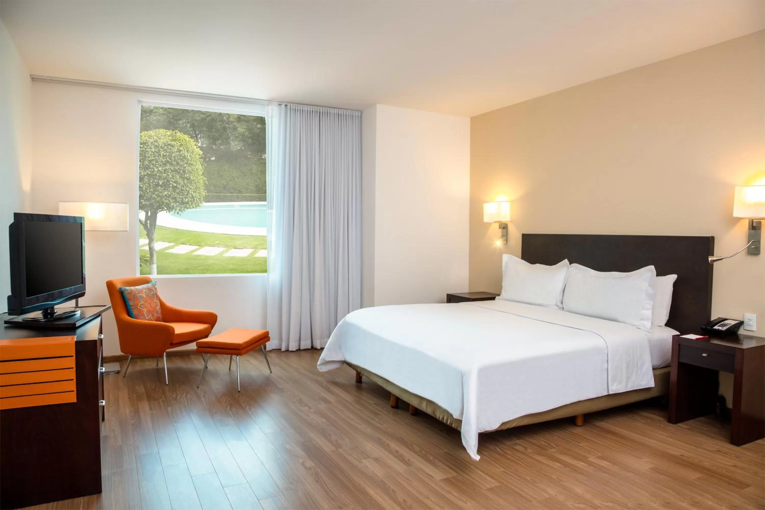 Bedroom, Bed in Fiesta Inn Express Perinorte