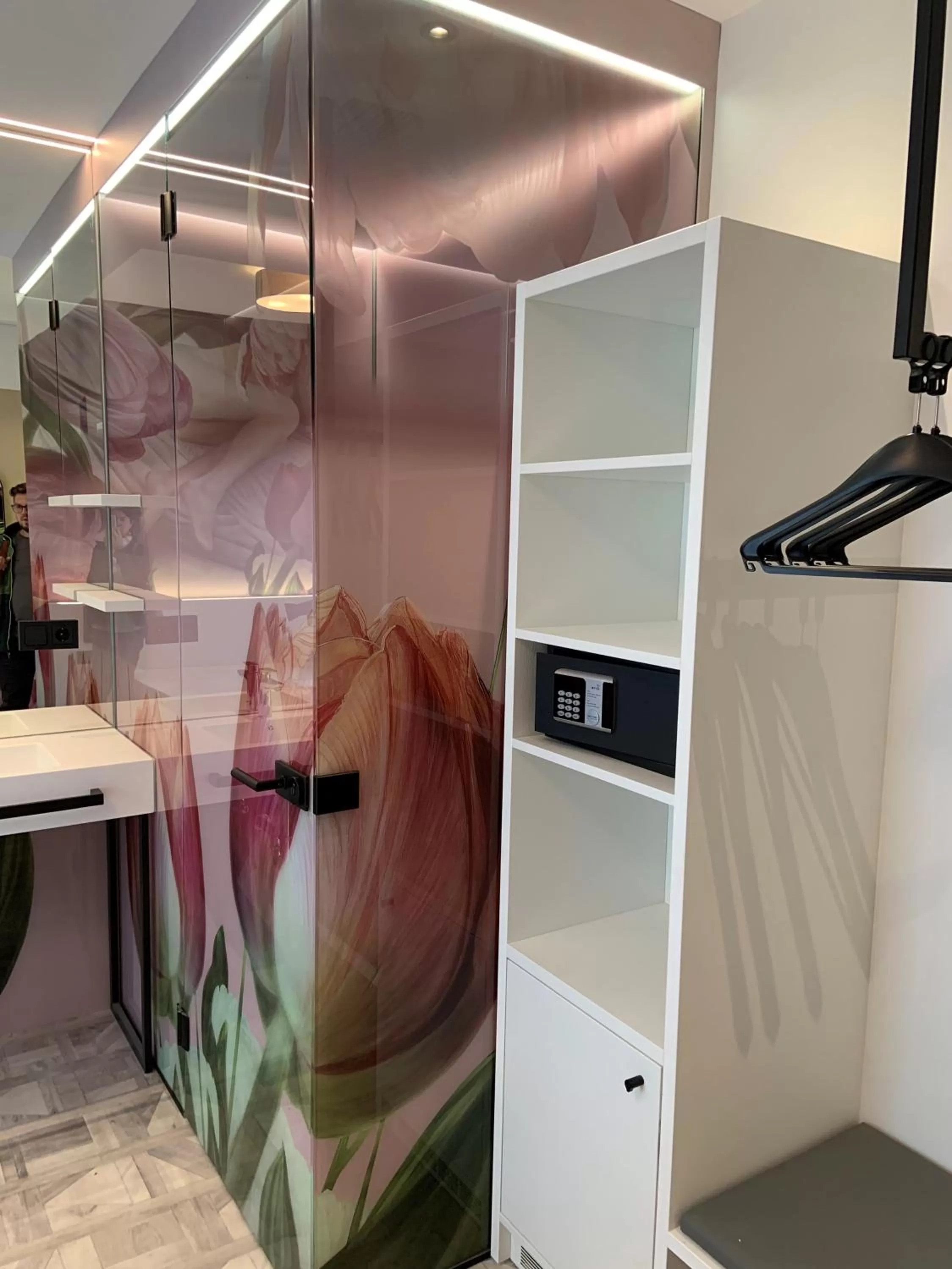 Bathroom in ART-INN Design Self-Check-in-Hotel