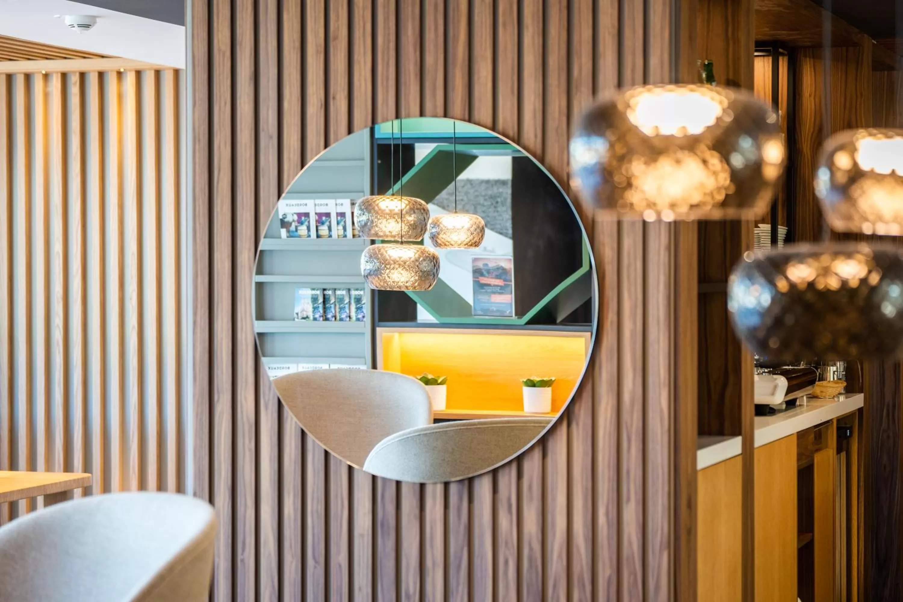 Living room in Holiday Inn - Bordeaux-Merignac by IHG