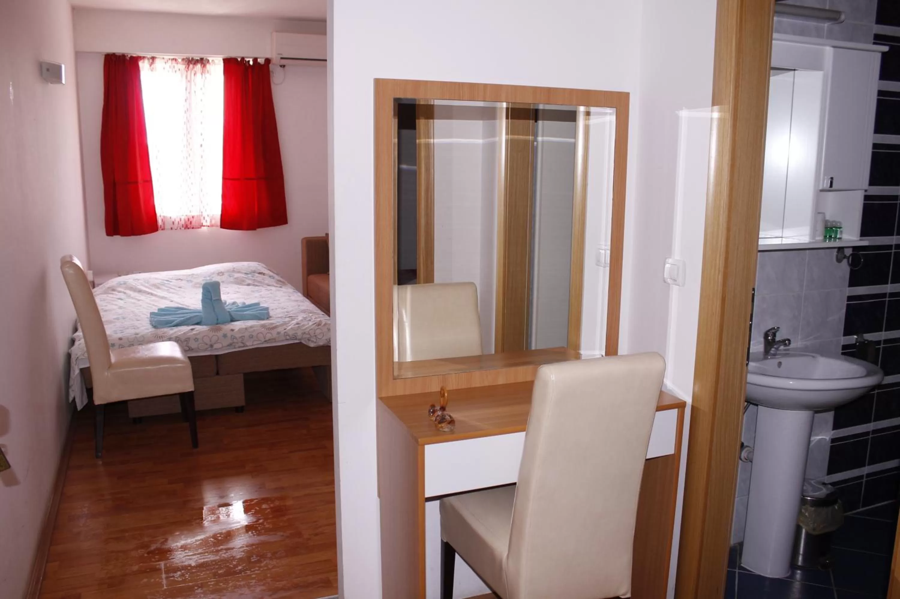 Photo of the whole room, Bed in Villa Sparadise