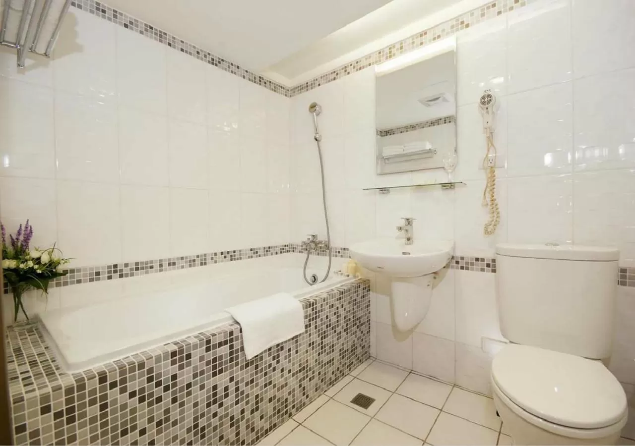 Toilet in The Metro Hotel - Taipei Branch