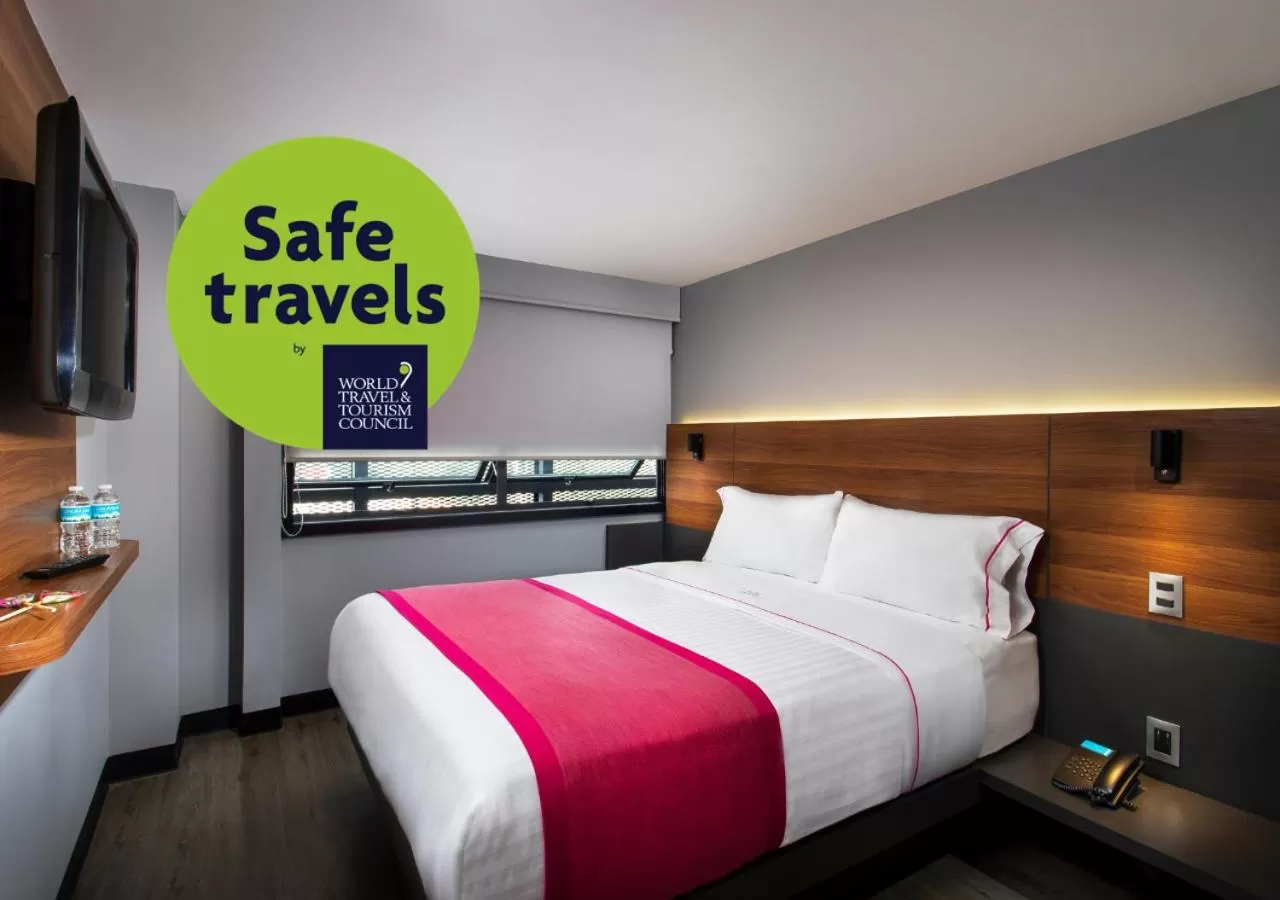 Bed in Hotel MX aeropuerto CDMX, Trademark Collection by Wyndham