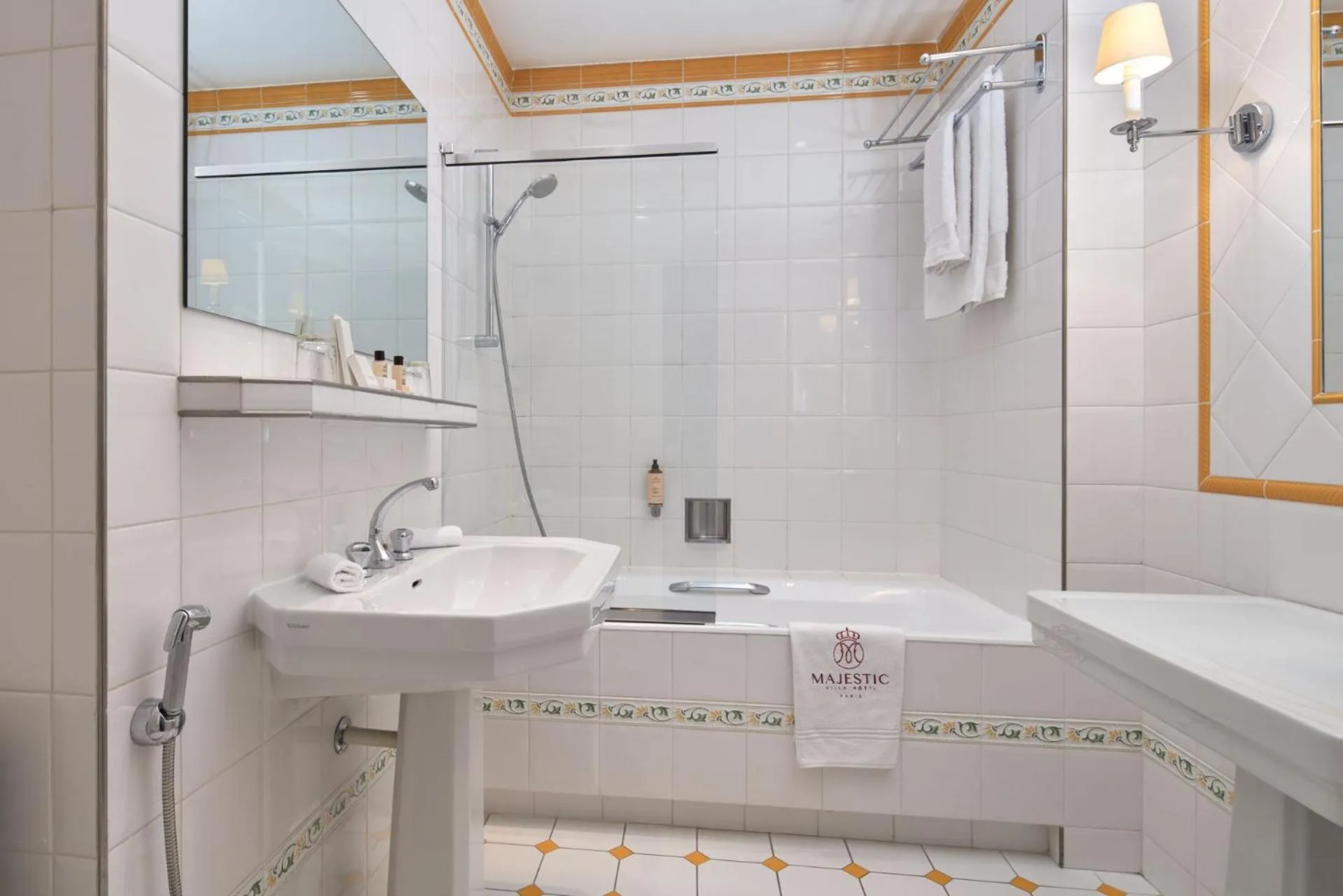 Bathroom in Majestic Hotel Spa - Champs Elysées