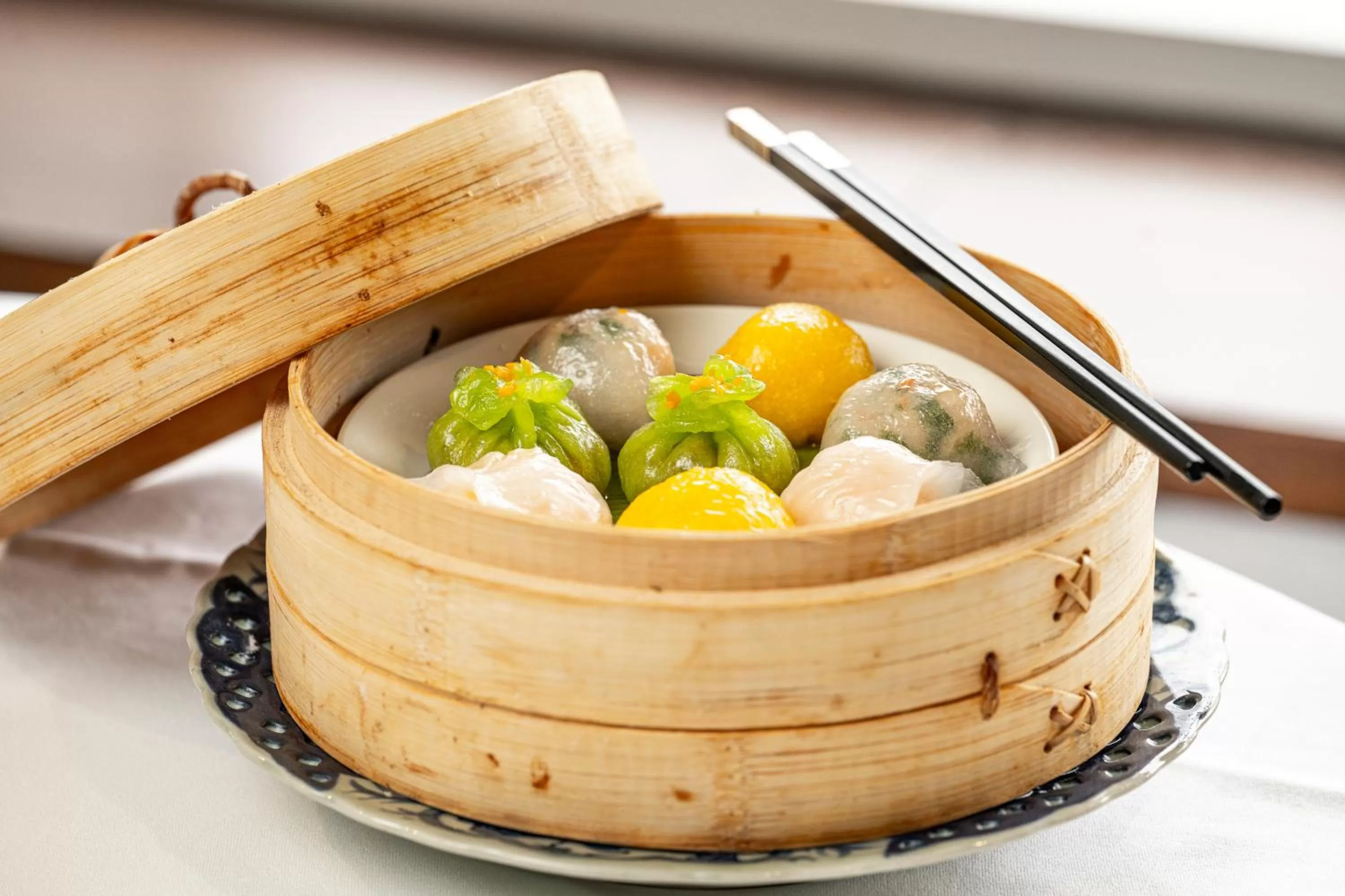 Restaurant/places to eat in Royal Garden Hotel