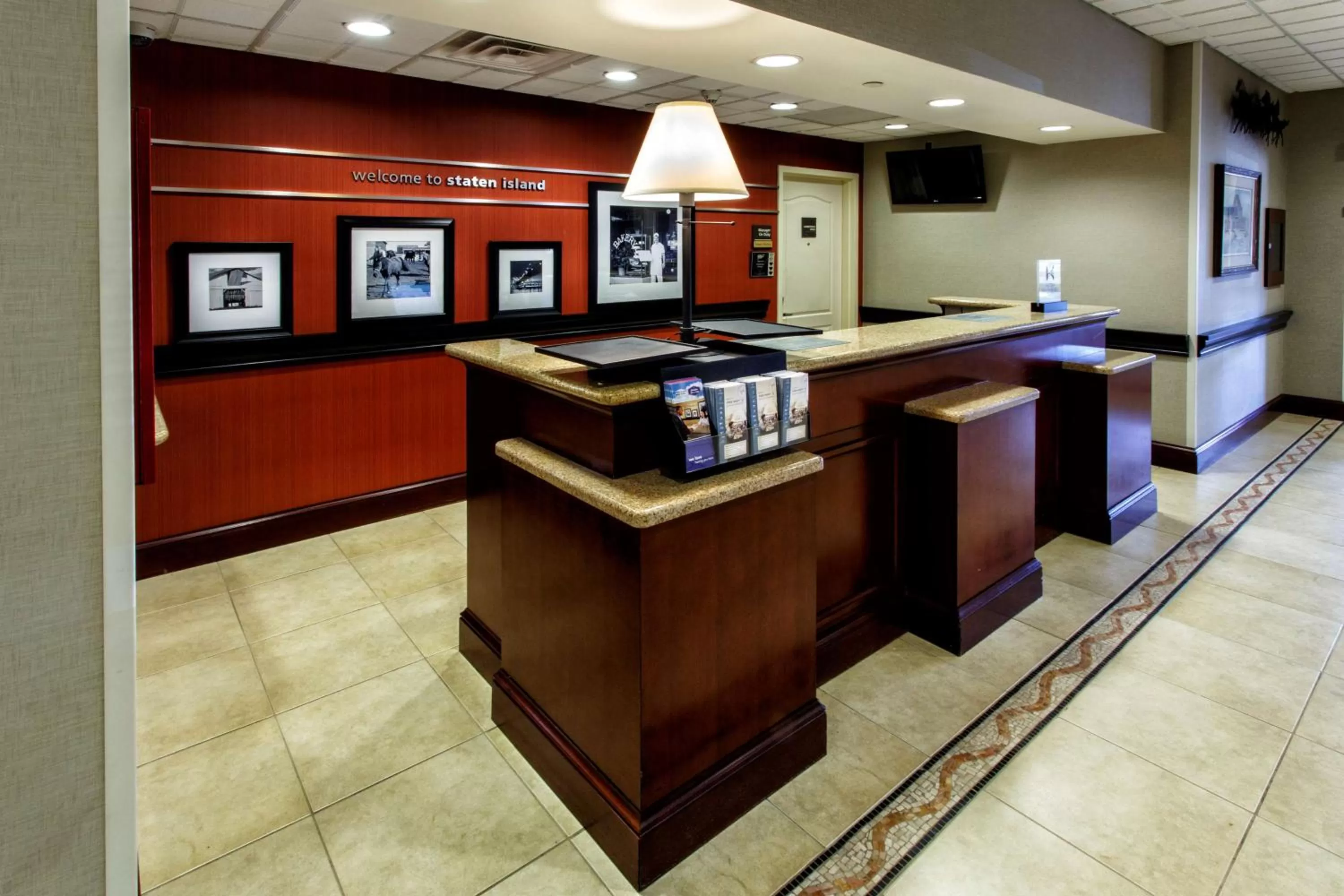 Lobby or reception in Hampton Inn & Suites Staten Island