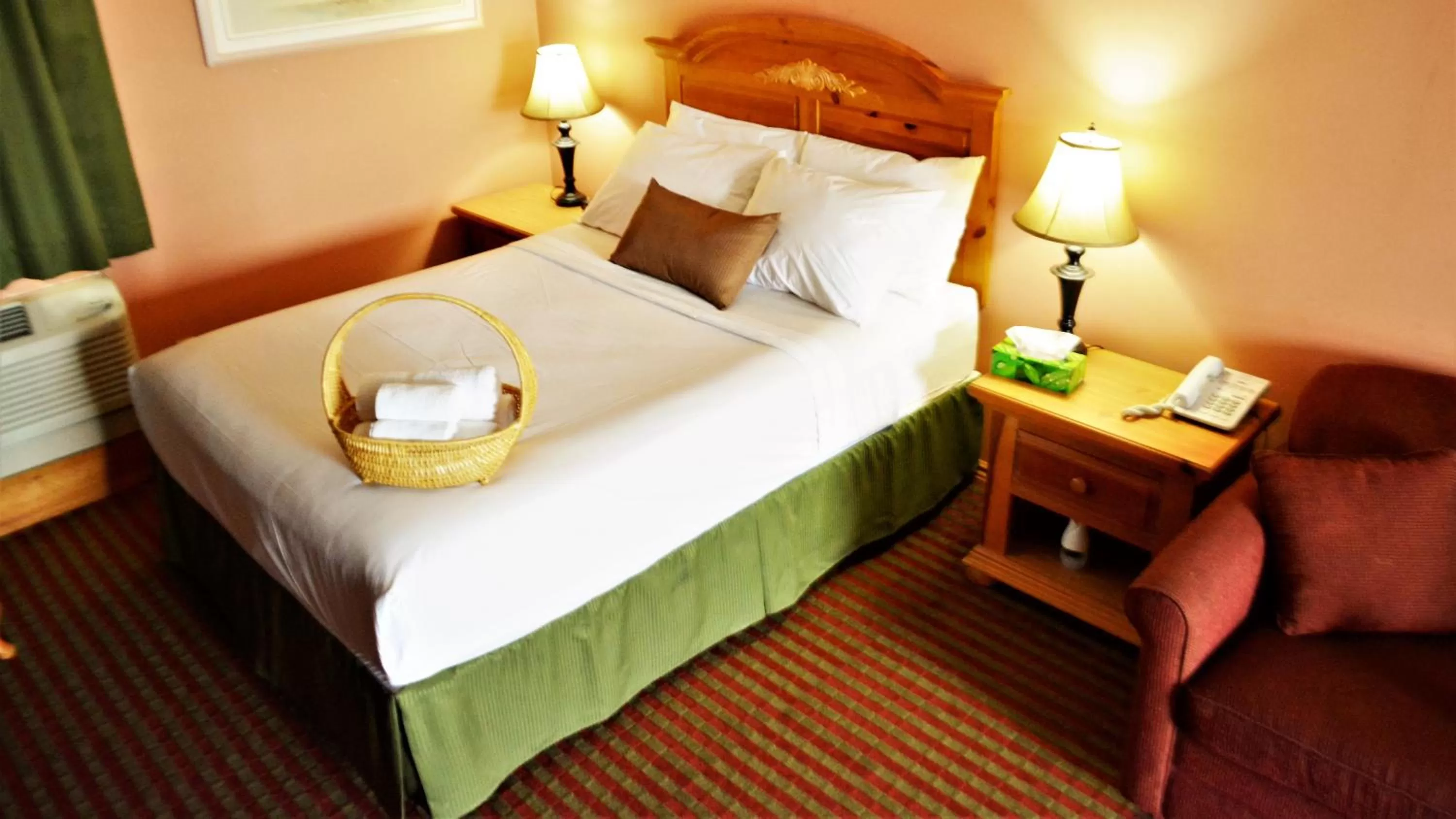 Bed in Knights Inn Colonial Fireside Inn